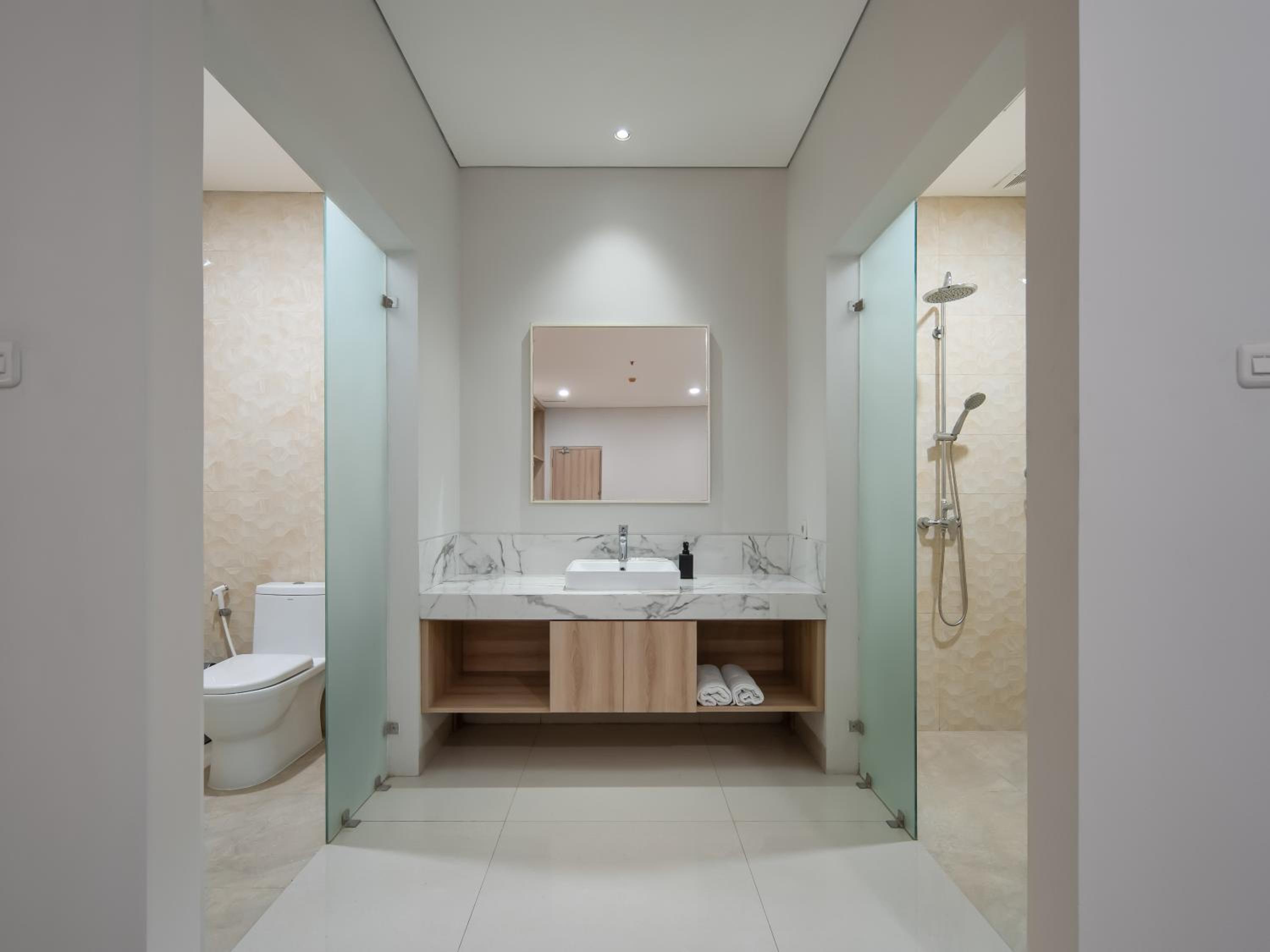 Standard King Room - Photo 7