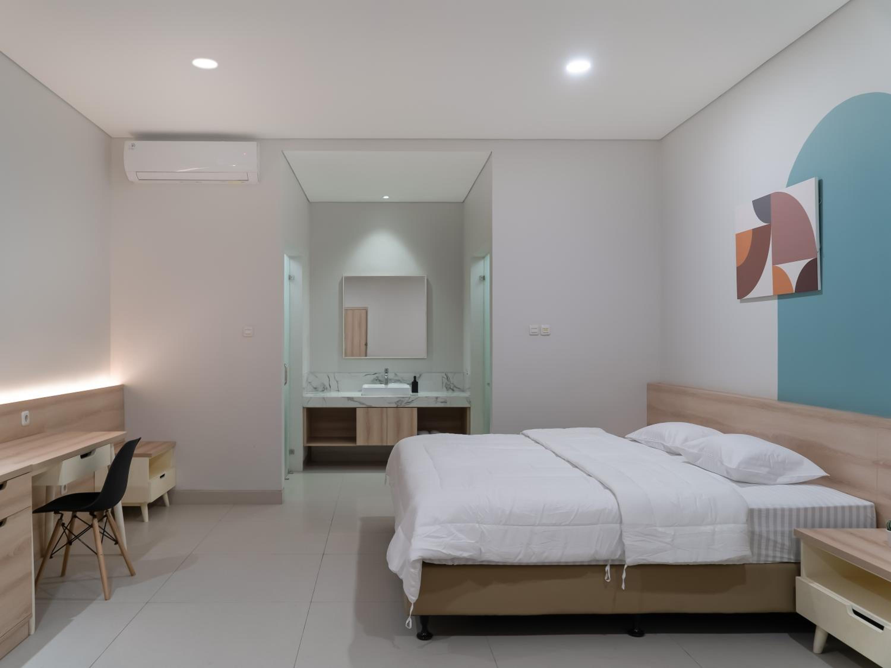 Standard King Room - Photo 3