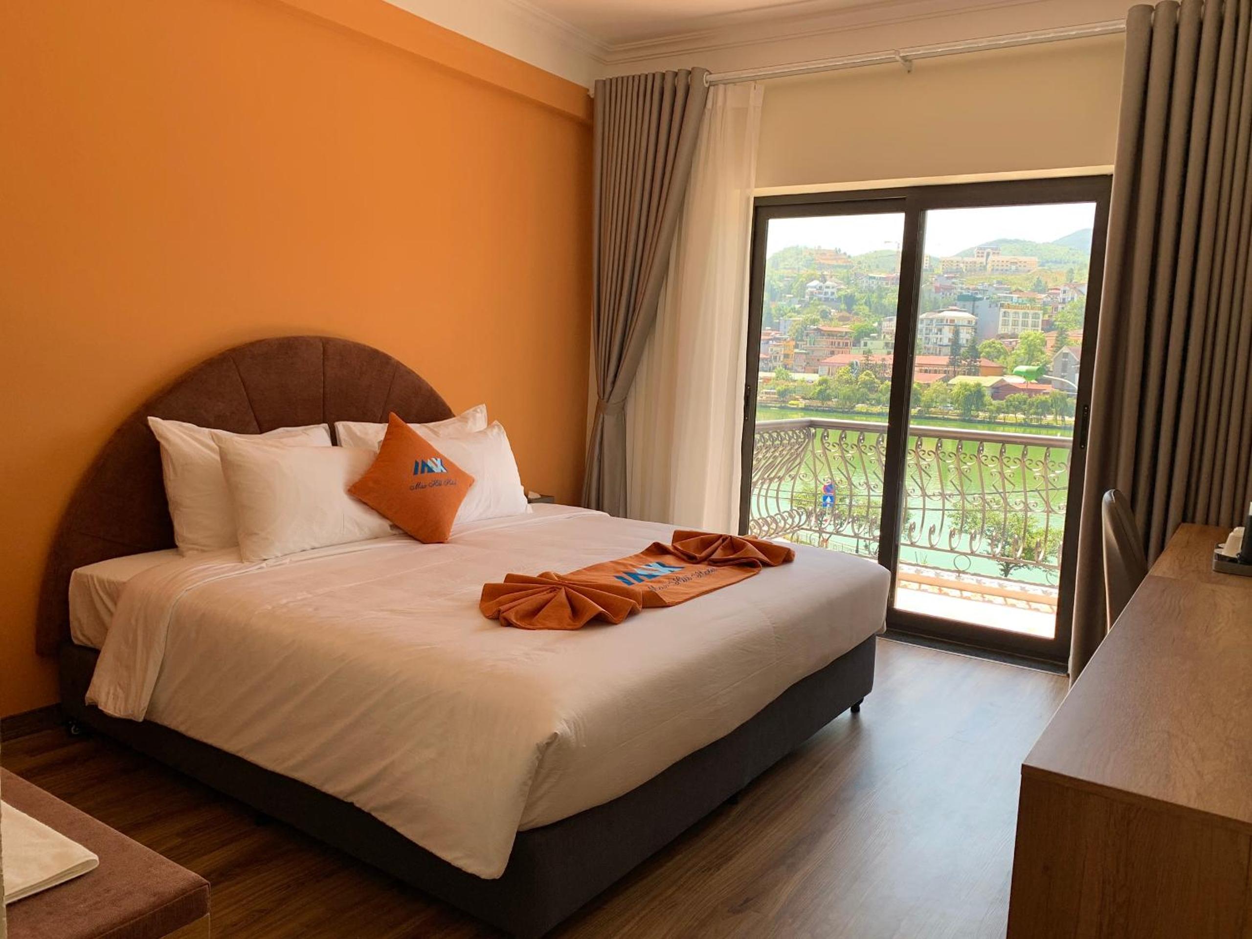 Double Room with Lake View - Photo 3