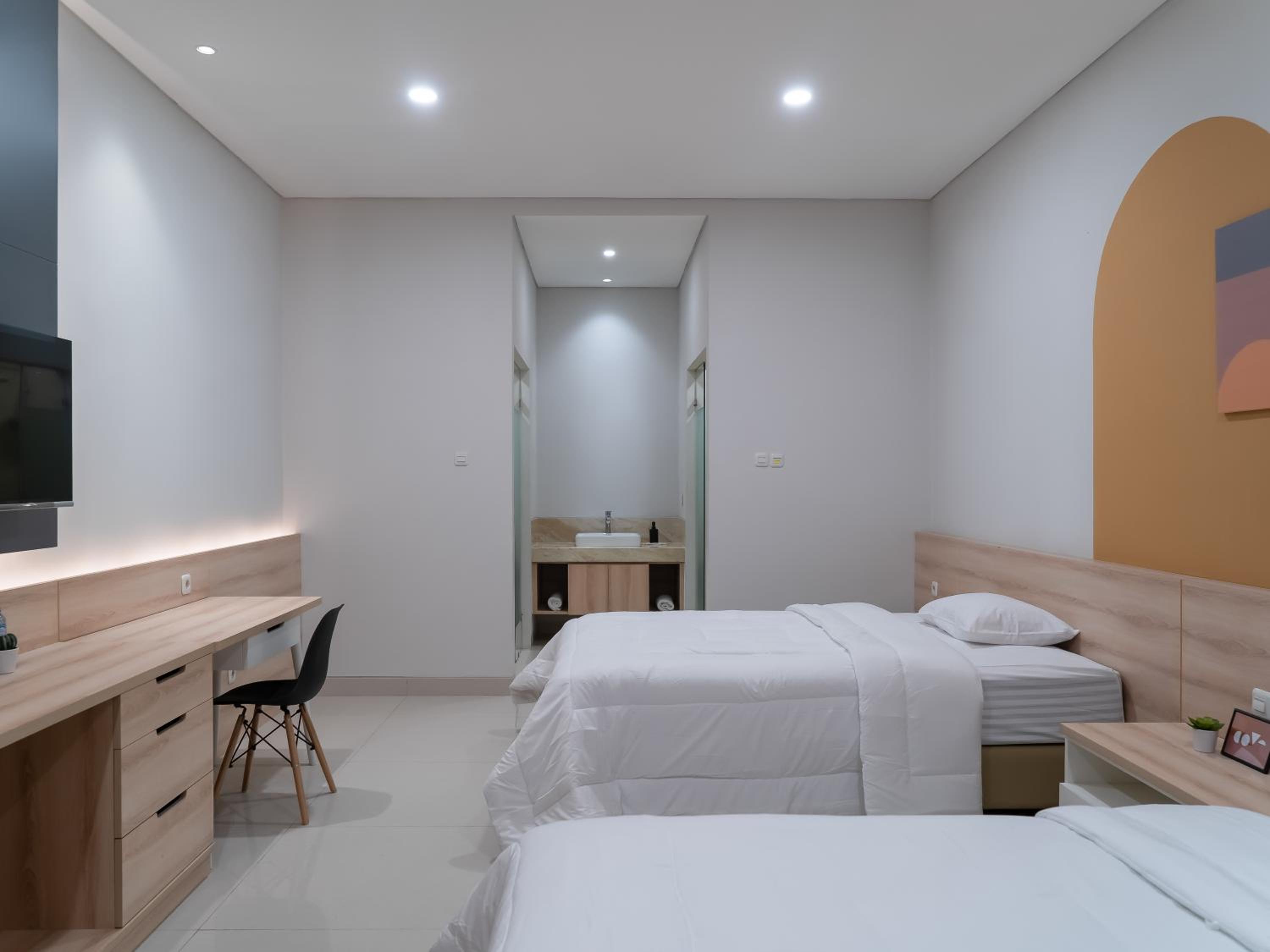 Standard King Room - Photo 4