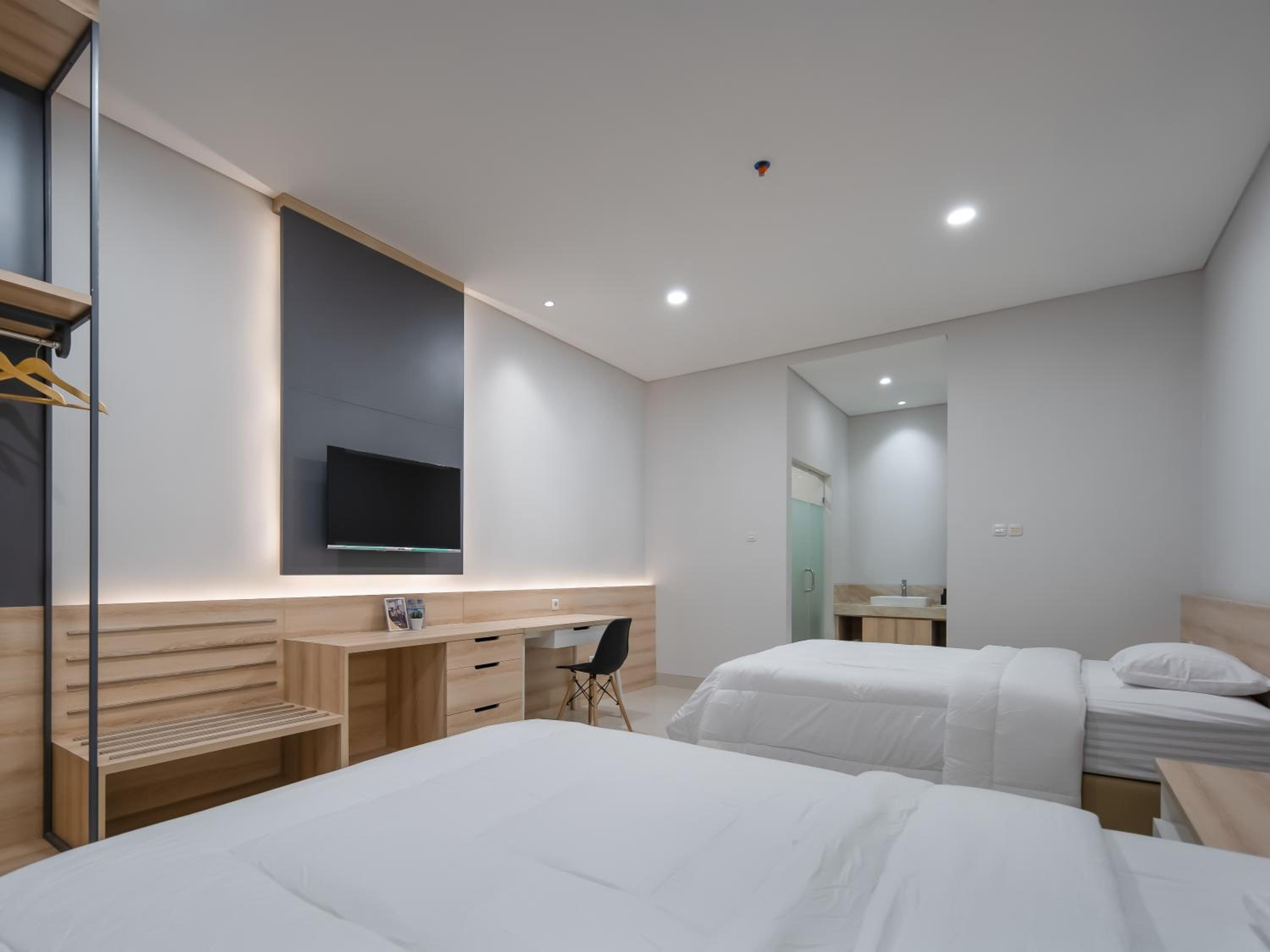 Twin Room - Photo 2