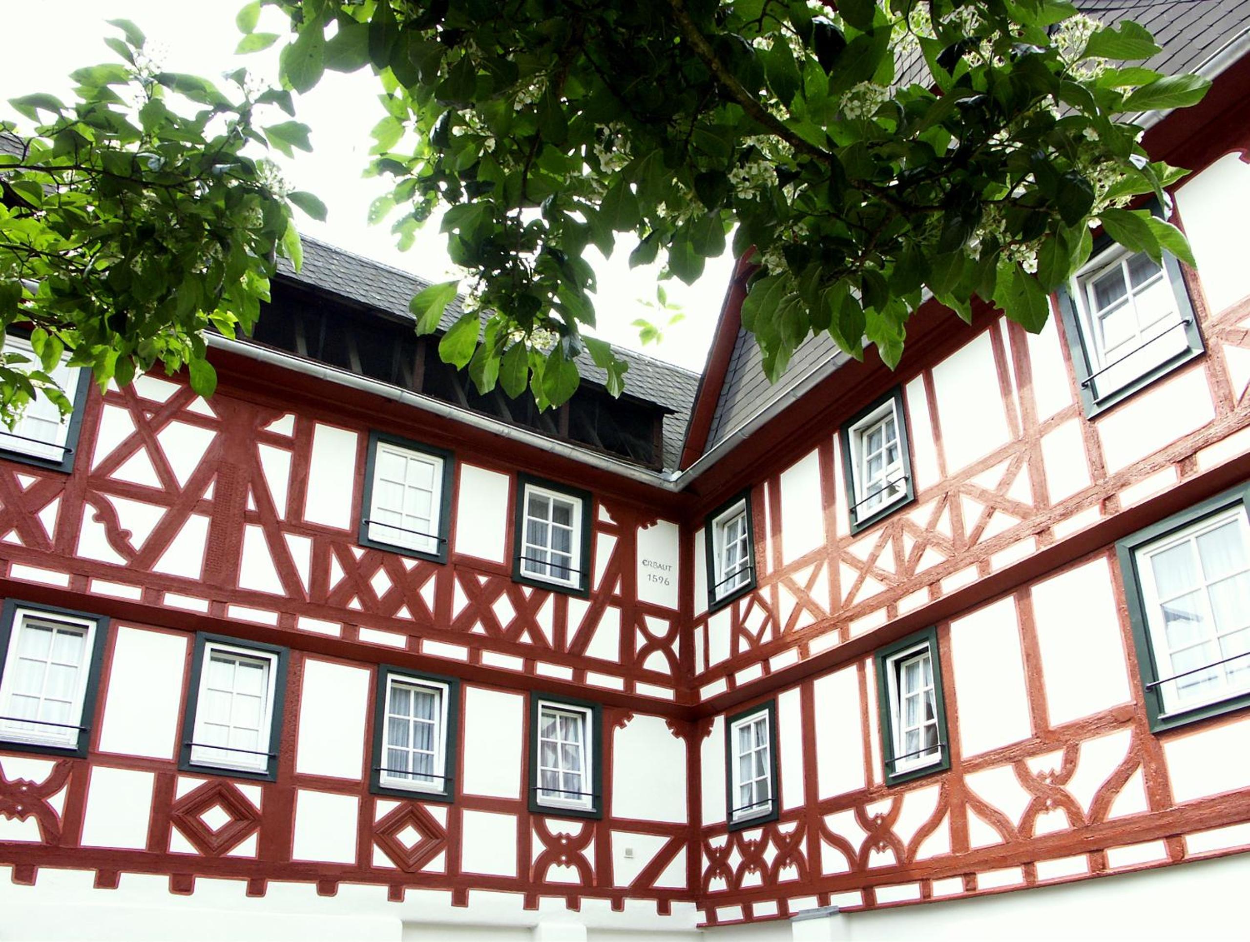 One-Bedroom Apartment "Stahleck" photo 2