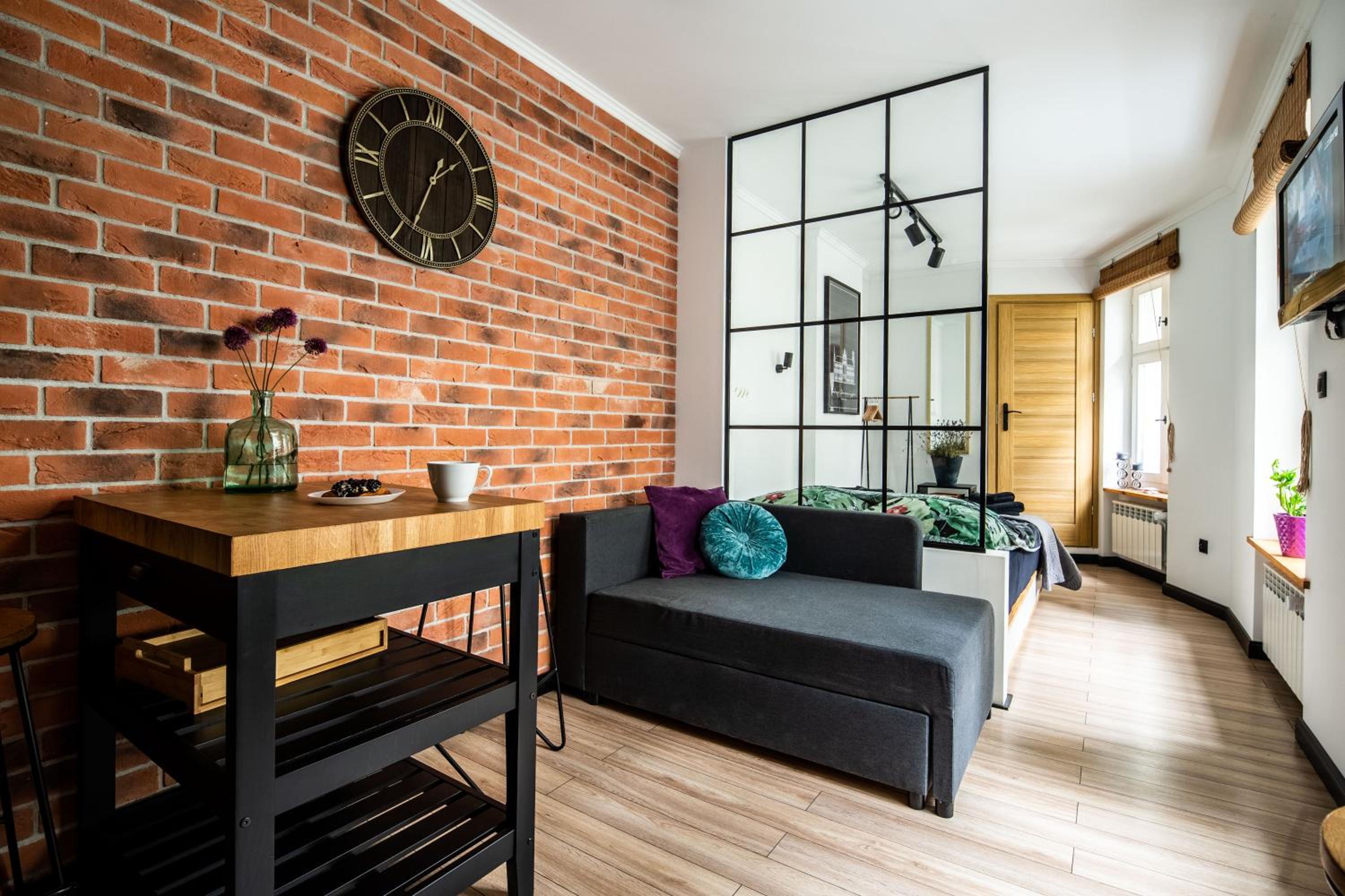 One-Bedroom Apartment - Photo 2