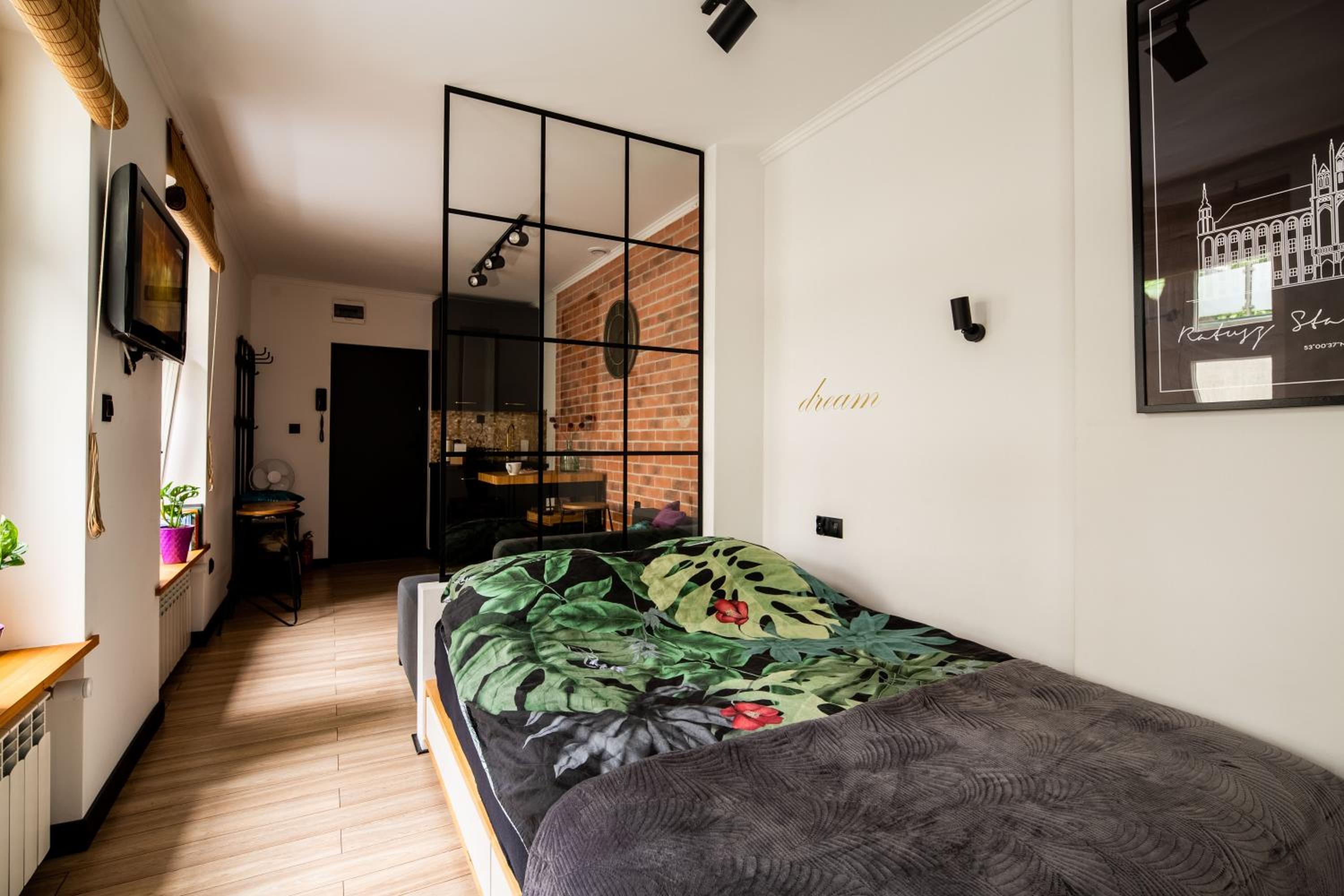 One-Bedroom Apartment - Photo 3