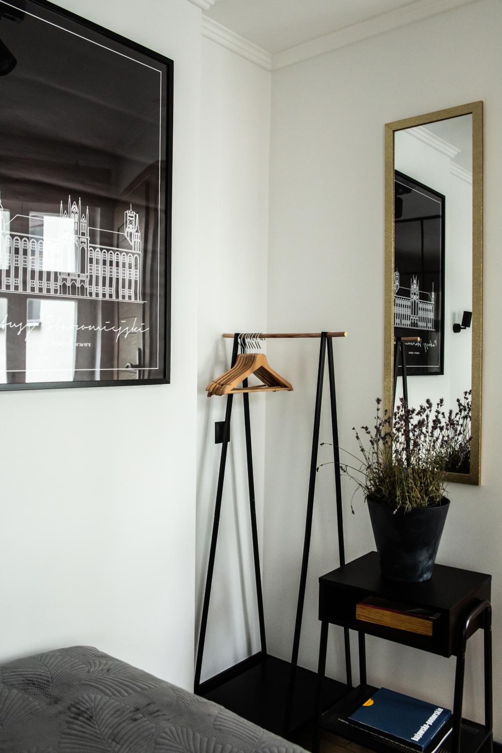 One-Bedroom Apartment - Photo 8