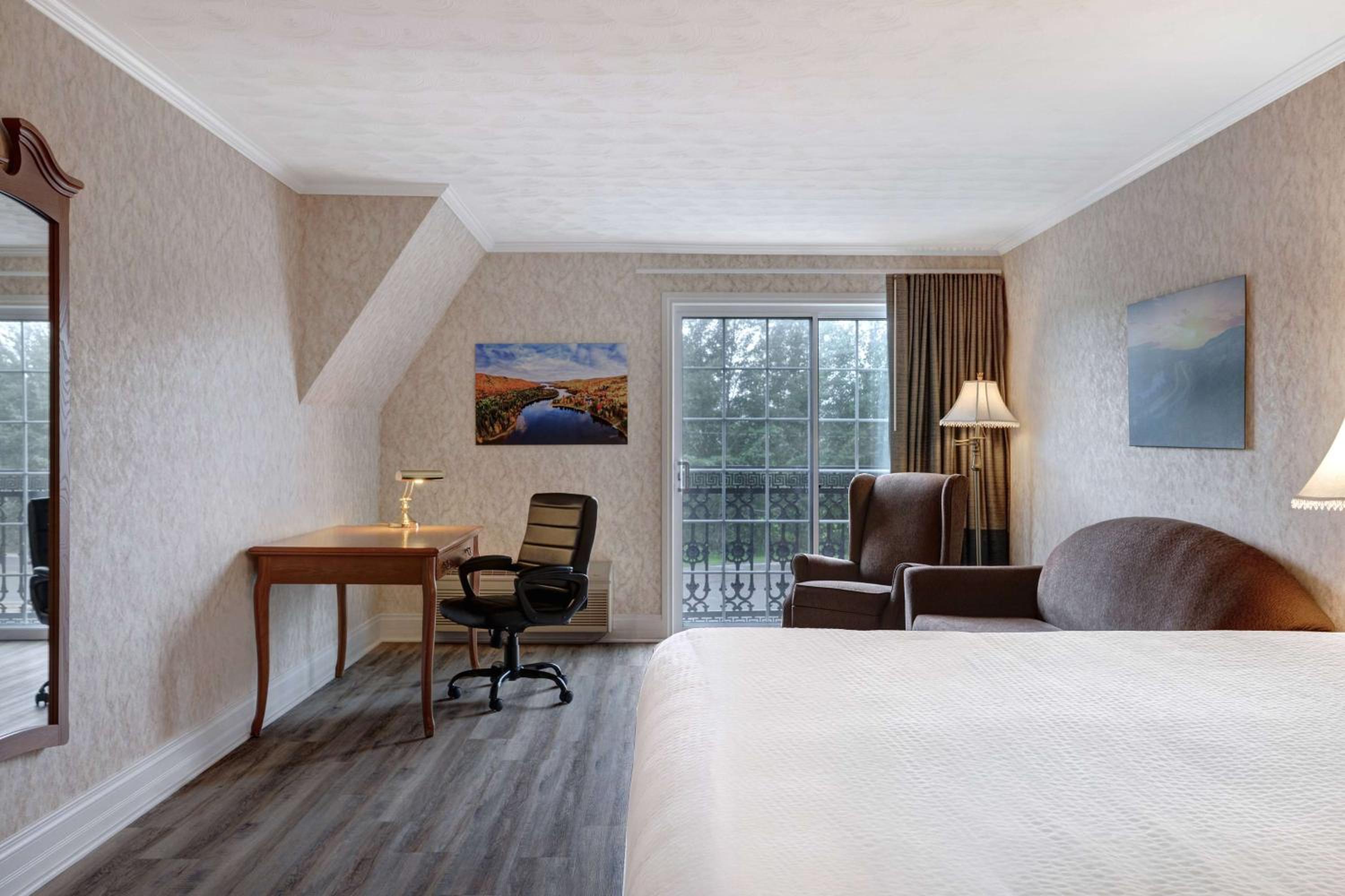 King Room with Sofa Bed - Upper Floor - Non-Smoking - Photo 3