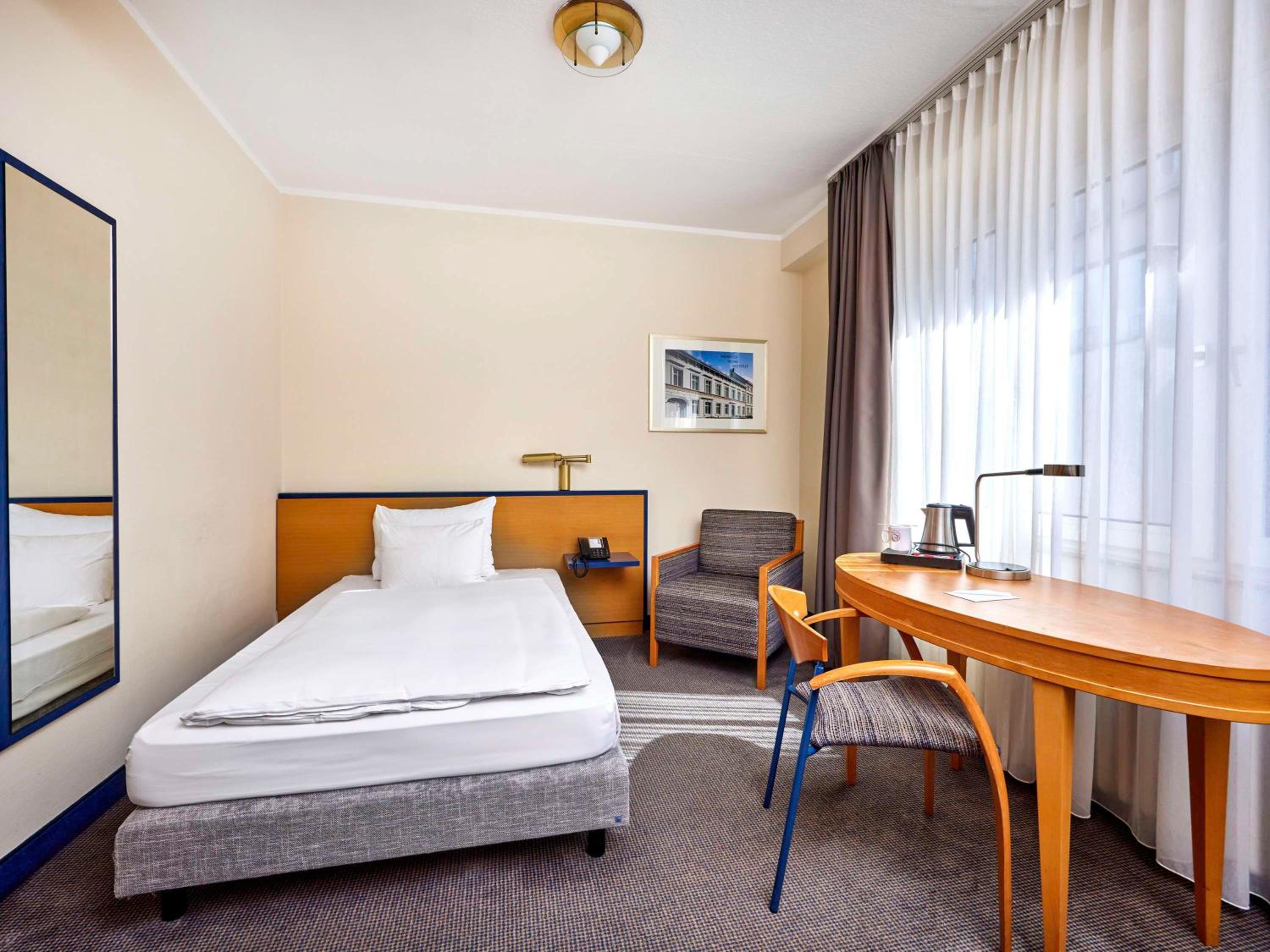 Standard Single Room - Photo 7