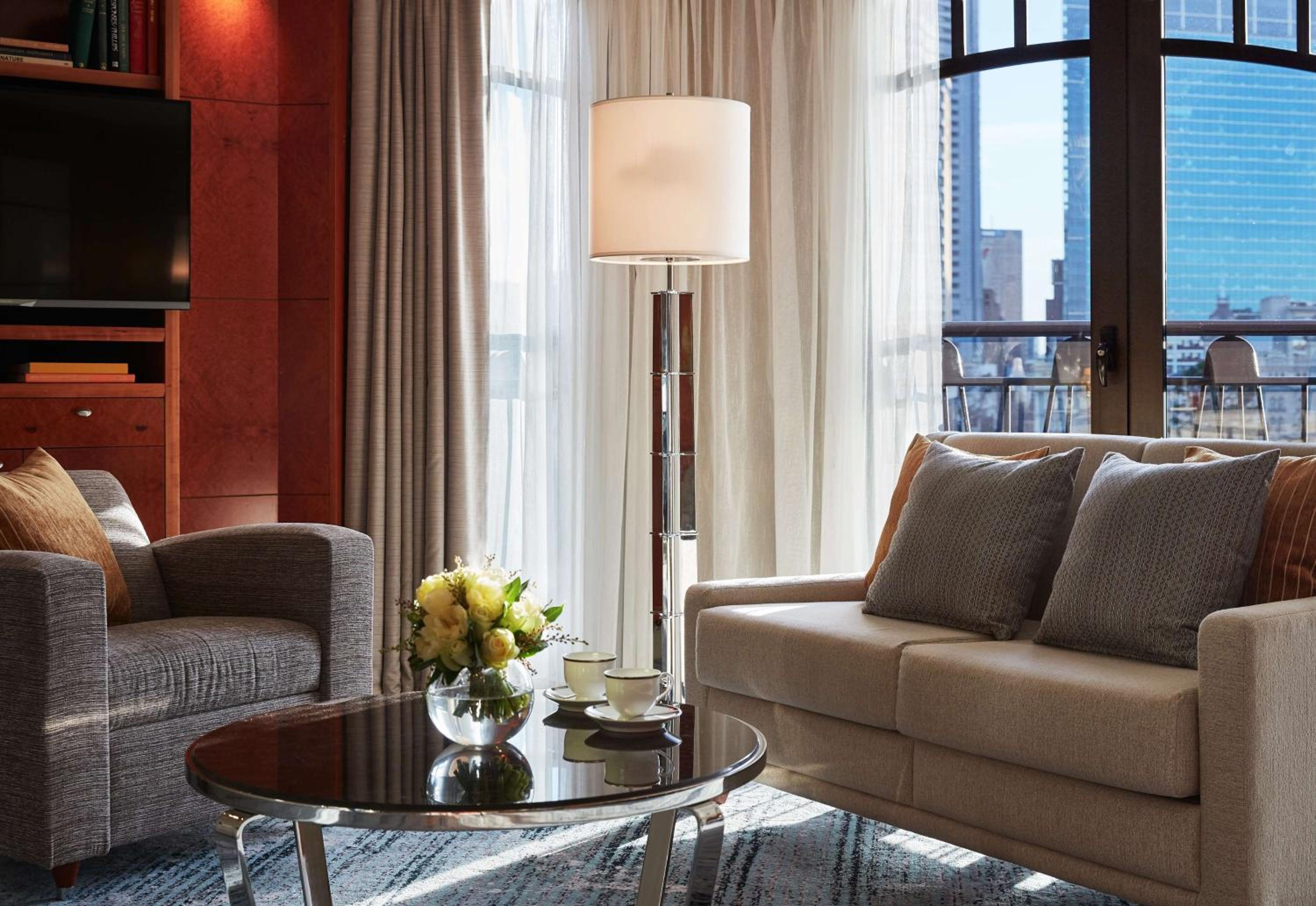 Deluxe King Room with View - Photo 7