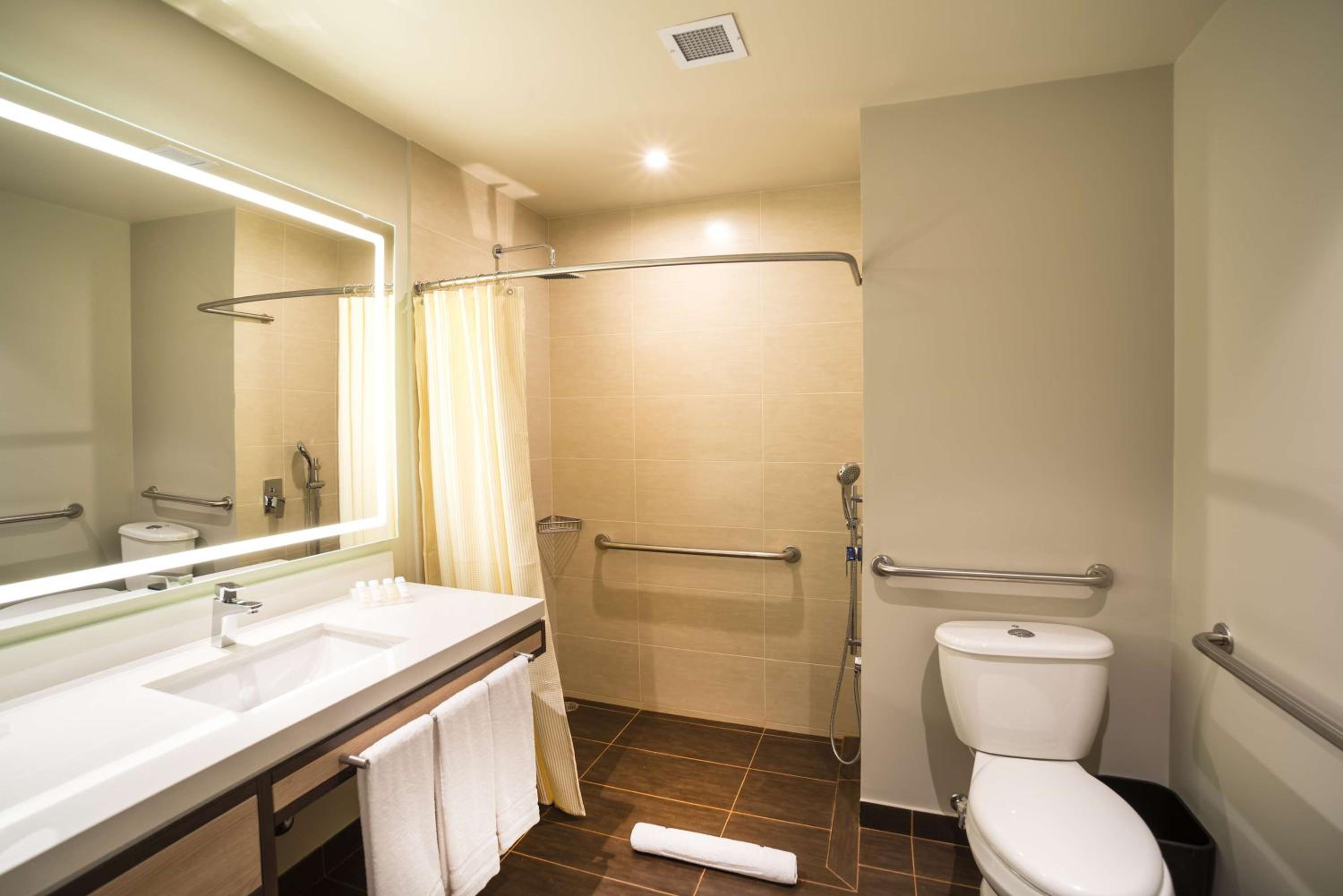 King Room - Mobility and Hearing Access photo 3