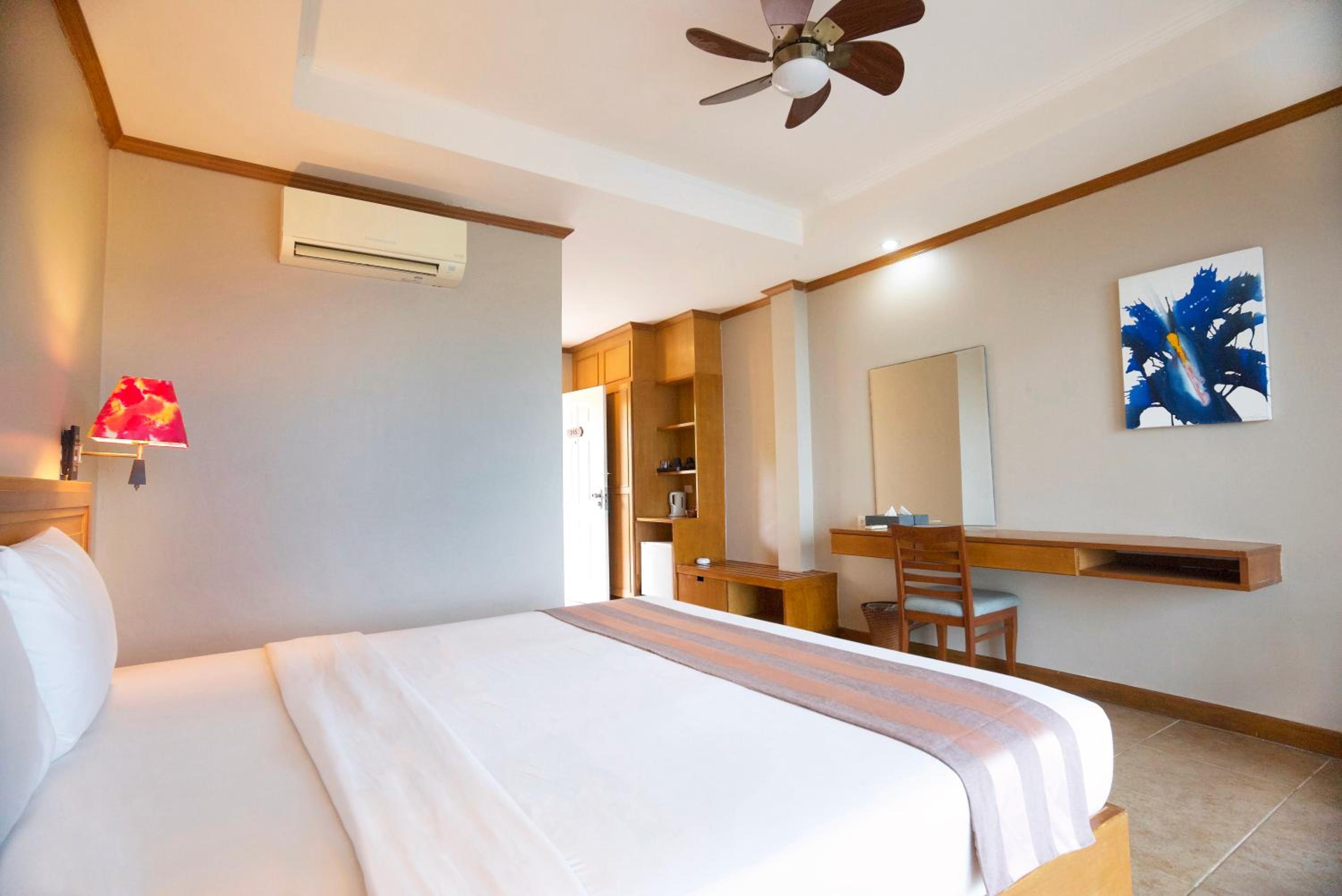  Hotel Room with Sea View - Photo 7