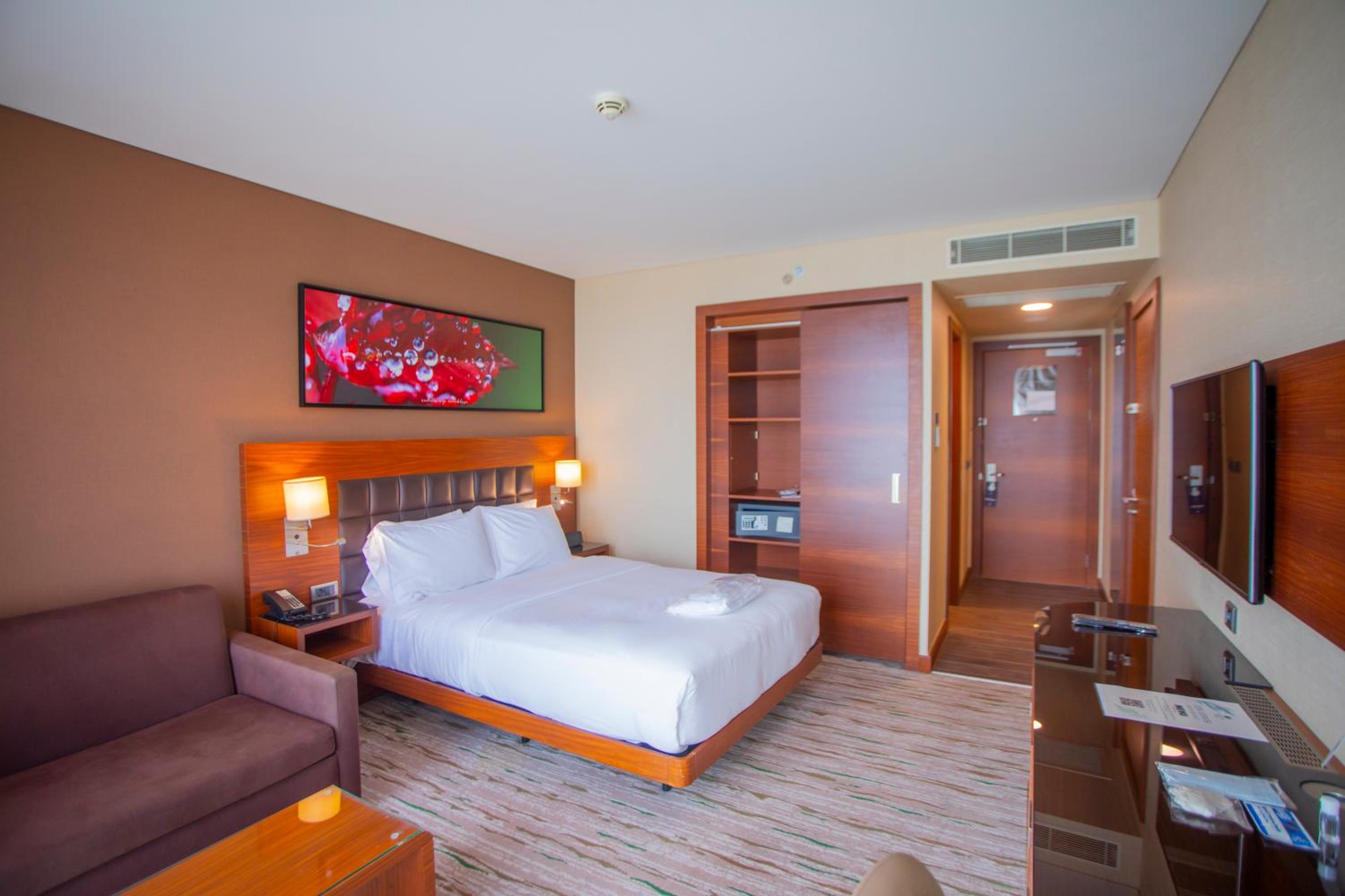 Connecting Rooms with City View
