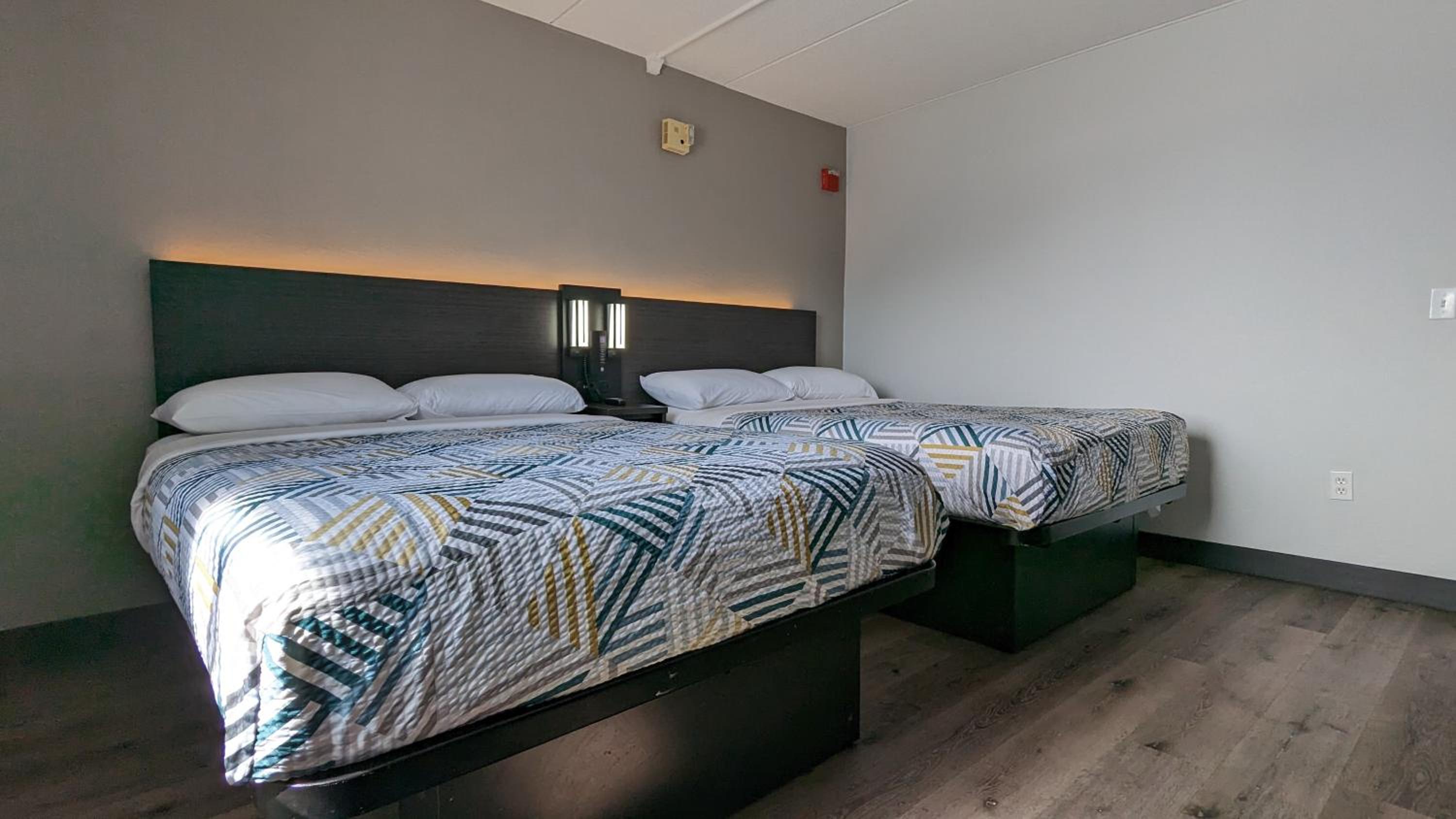 Quadruple Room - Disability Access photo 3