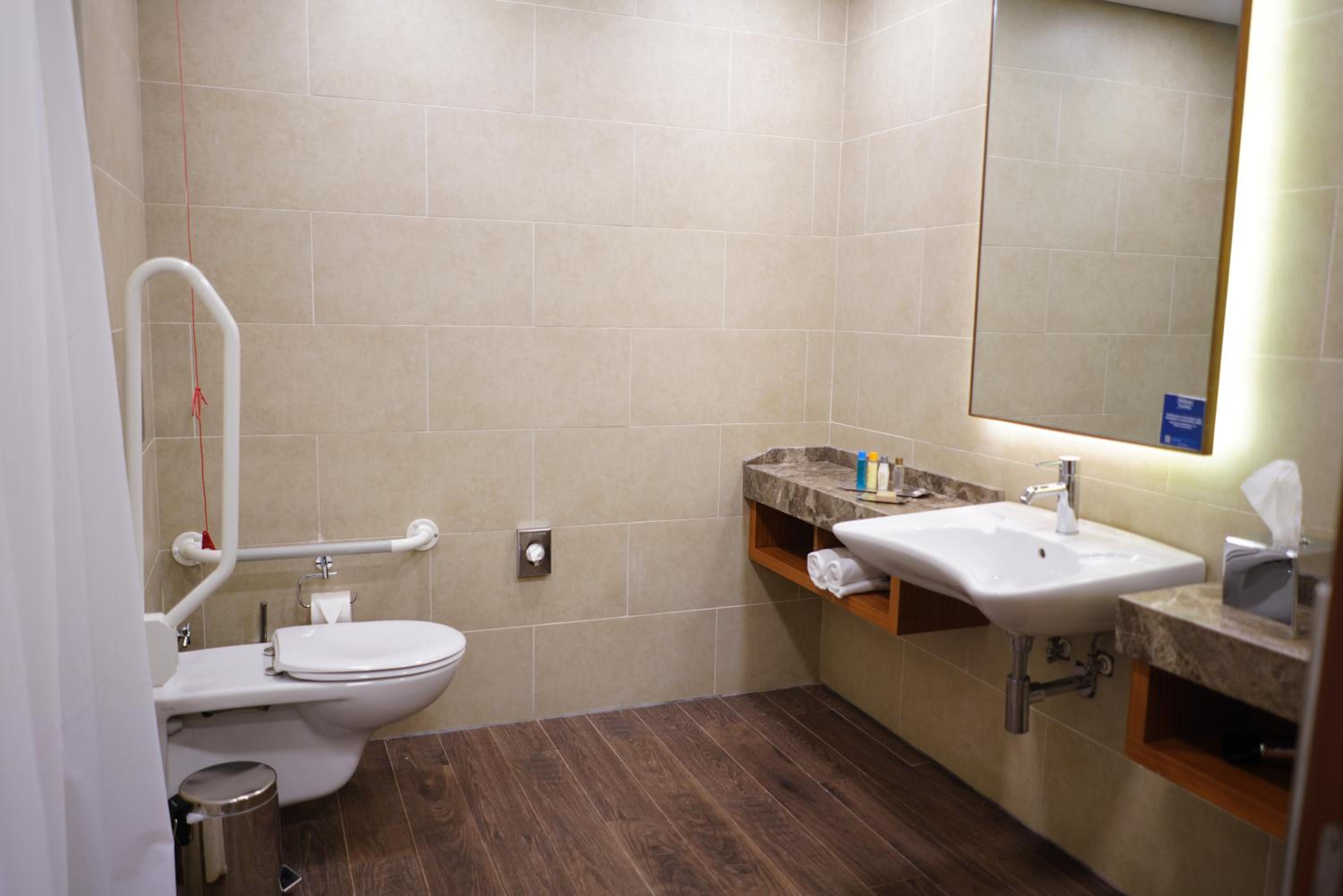 Queen Room - Mobility Access