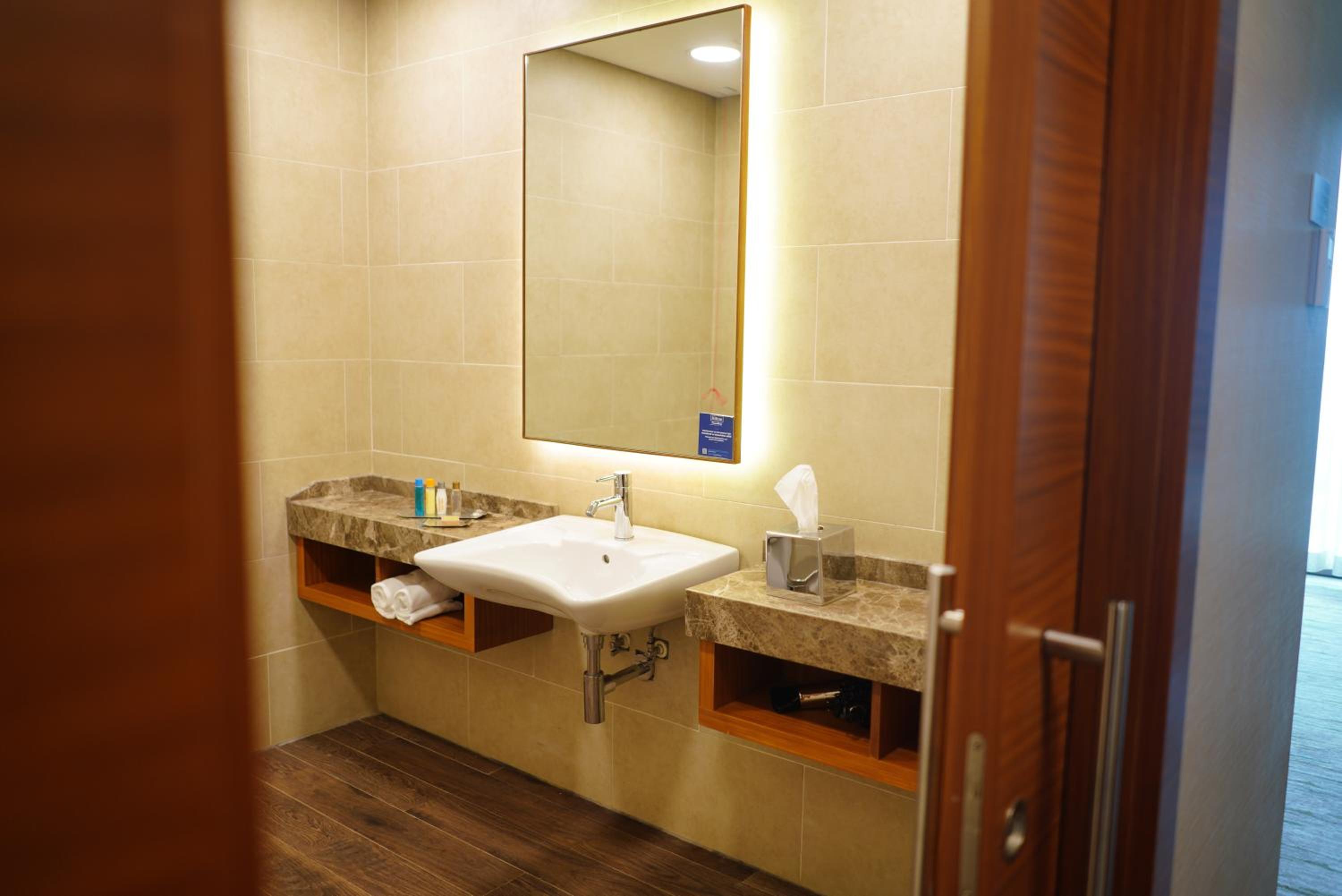 Queen Room - Mobility Access
