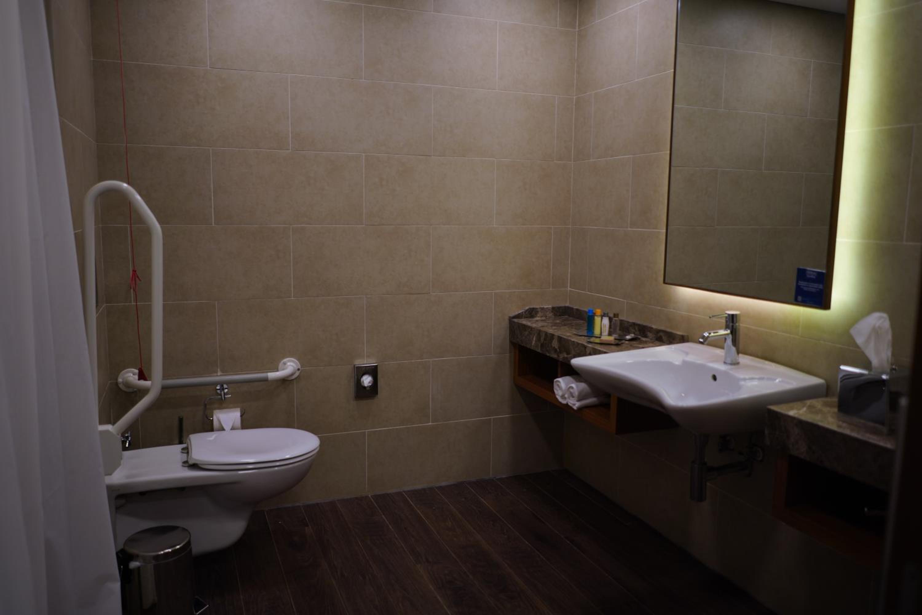 Queen Room - Mobility Access