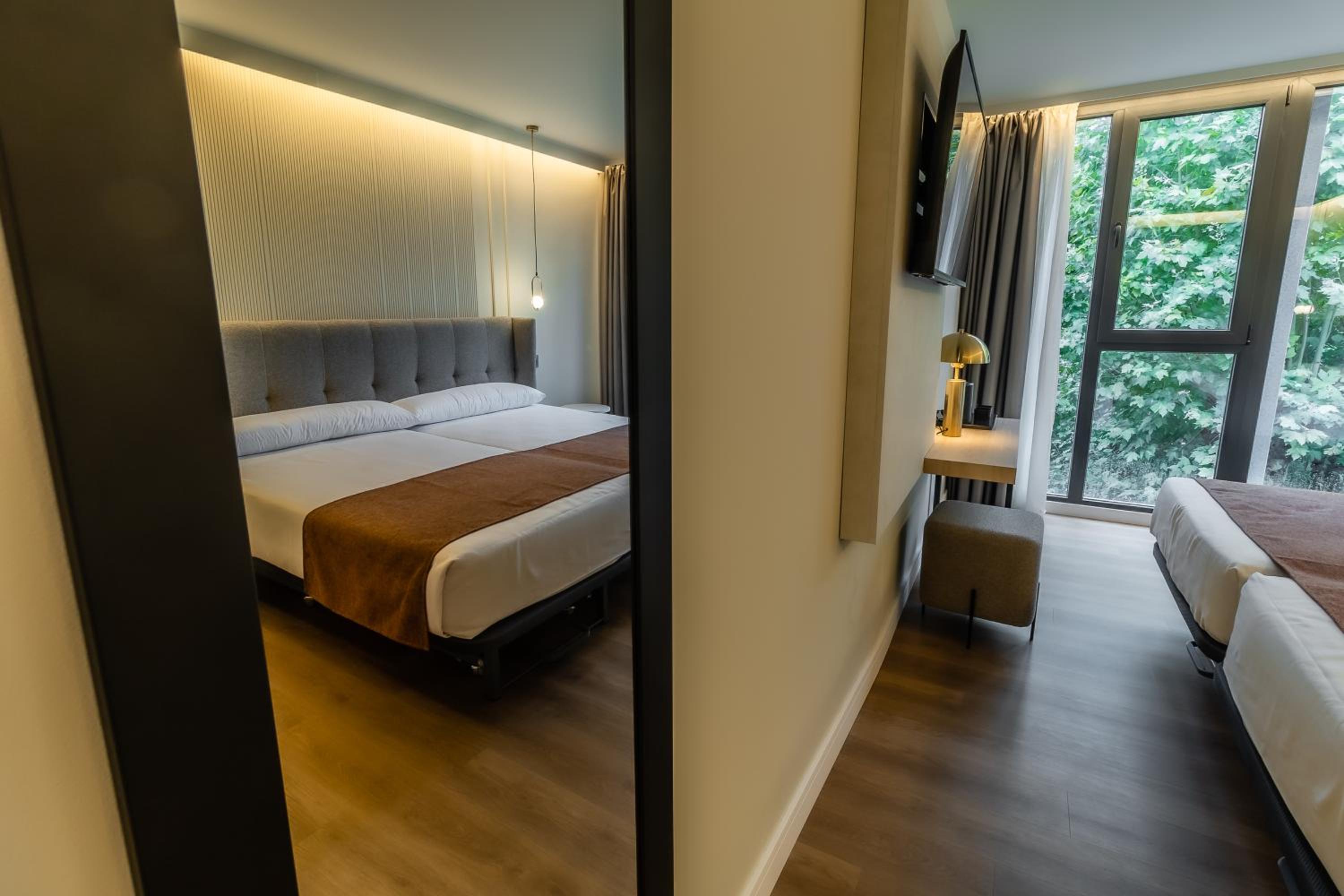 Double Room with Extra Bed - Photo 2