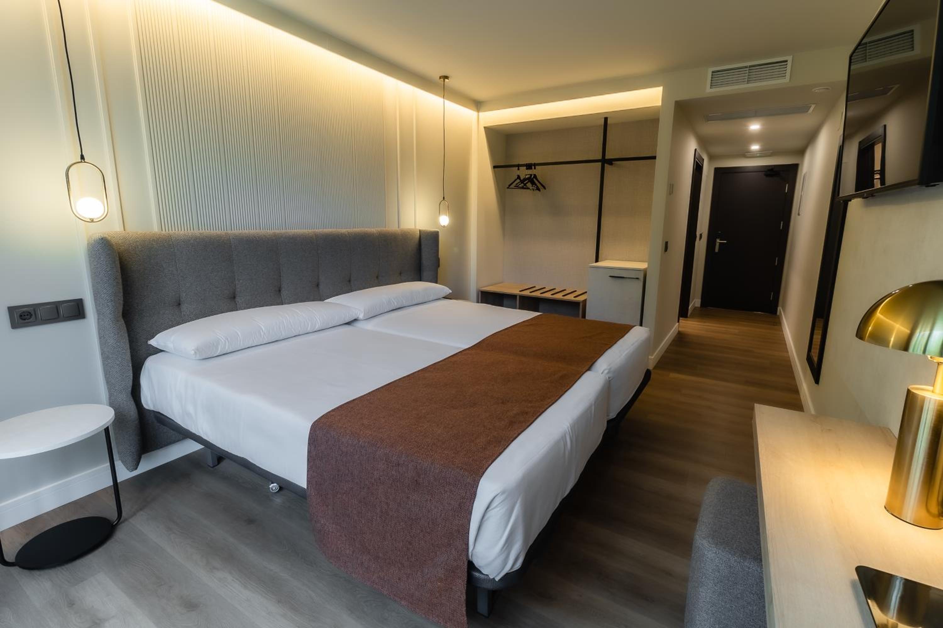 Double Room with Extra Bed - Photo 1