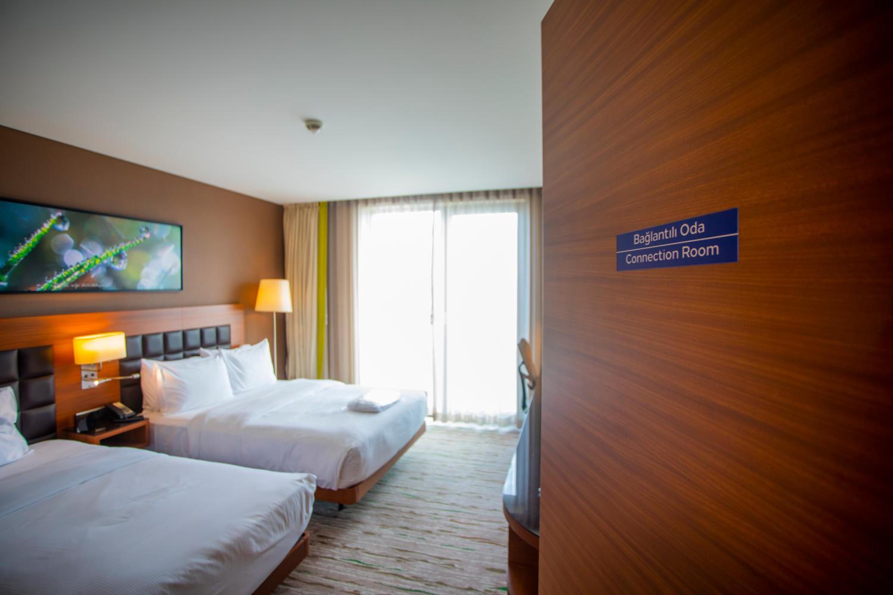Connecting Rooms with City View