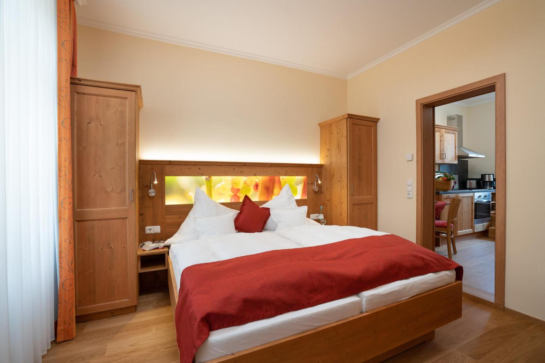 One-Bedroom Apartment "Bacchus" photo 3