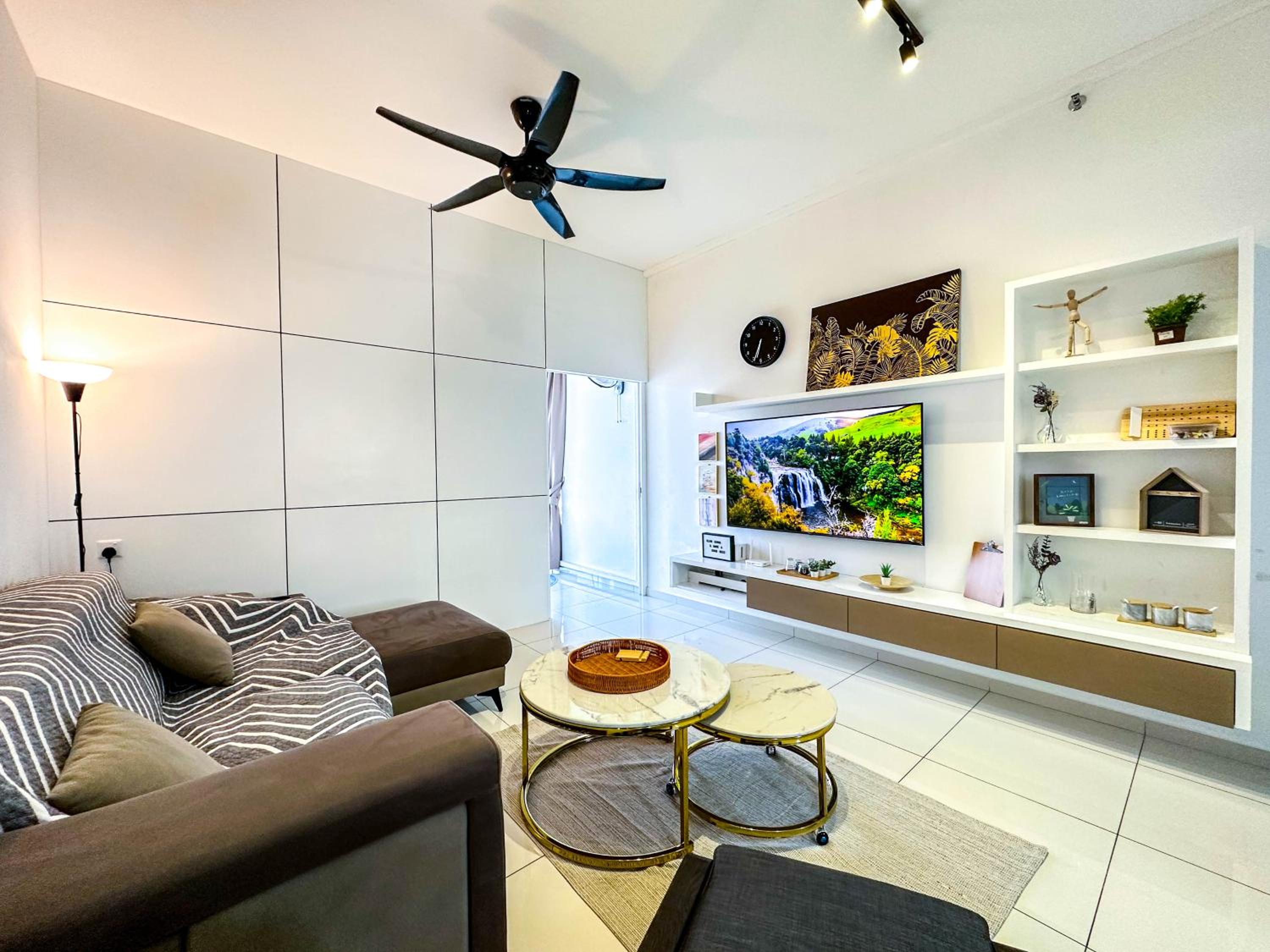 Three-Bedroom Apartment photo 2