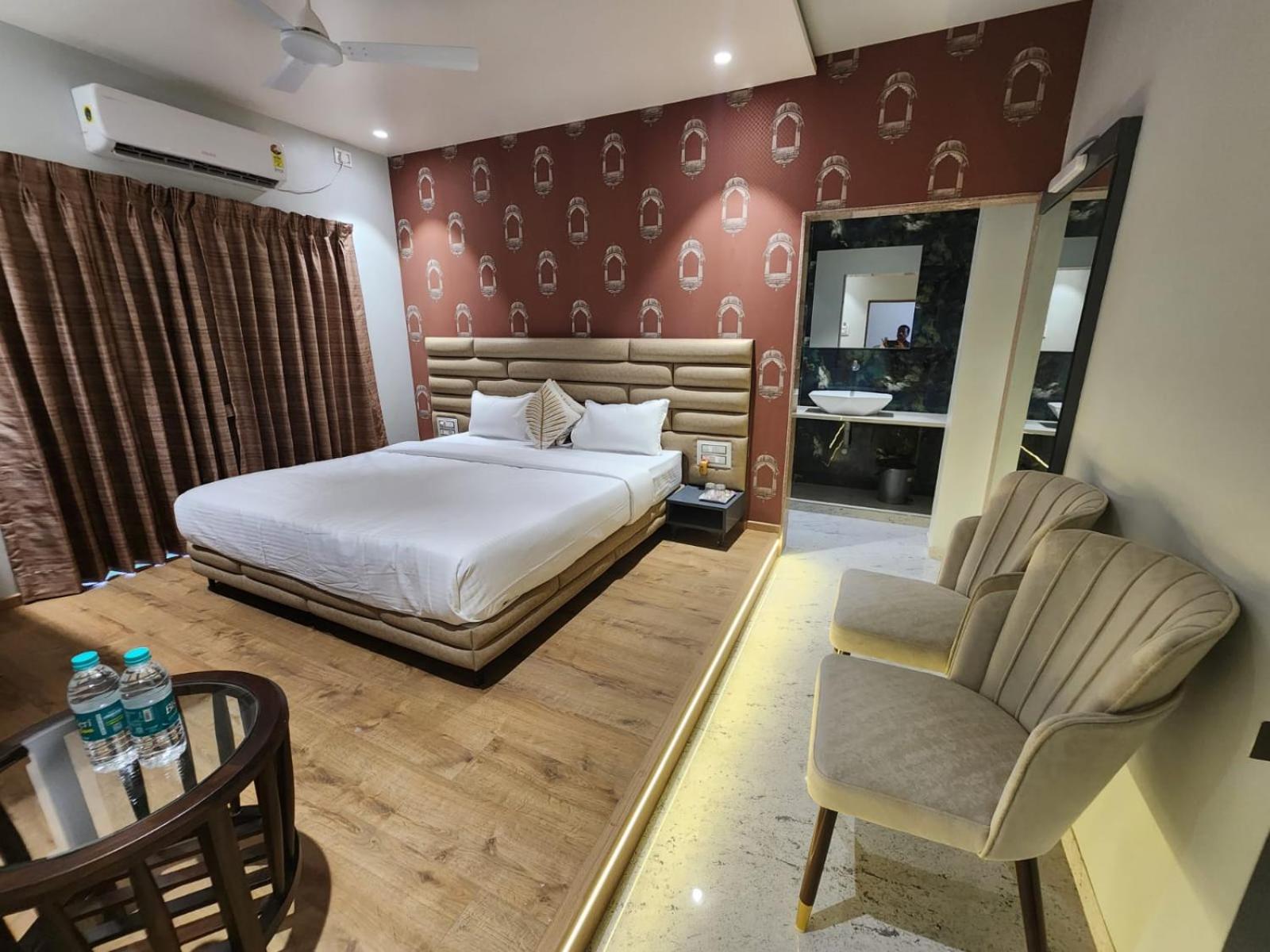 Superior King Room