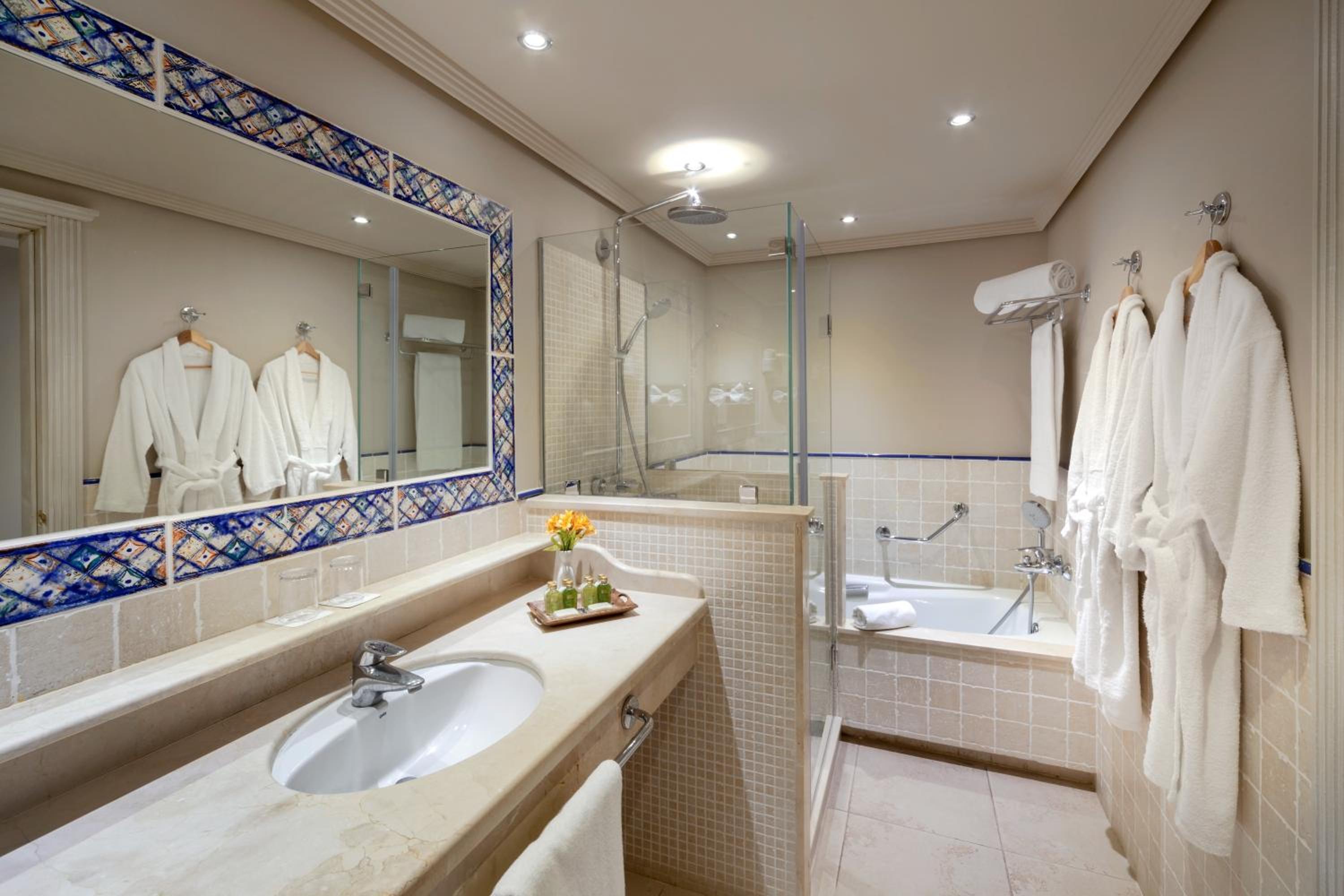 Superior Double or Twin room with Golf View photo 3