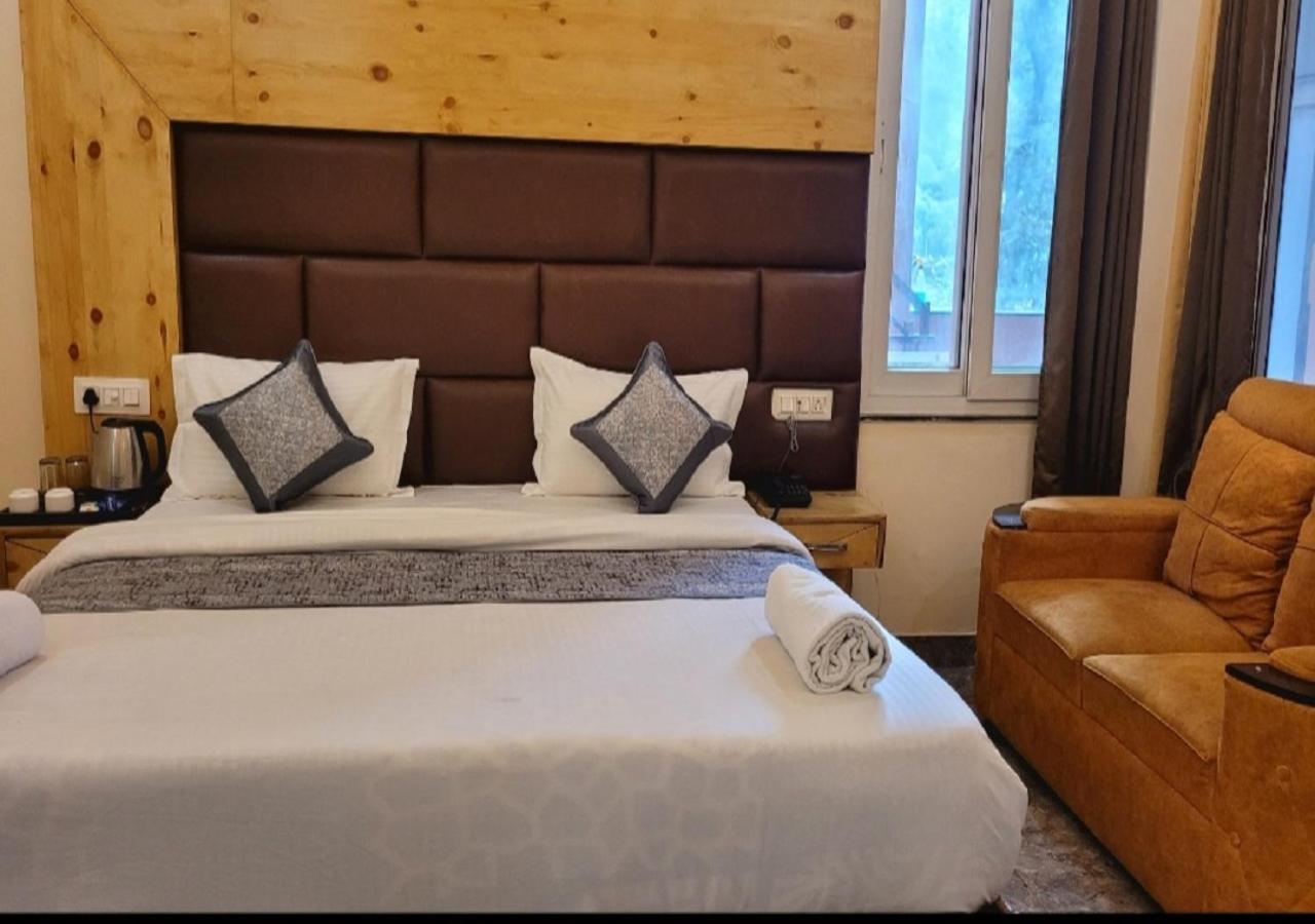 Deluxe Double Room (2 Adults + 1 Child)