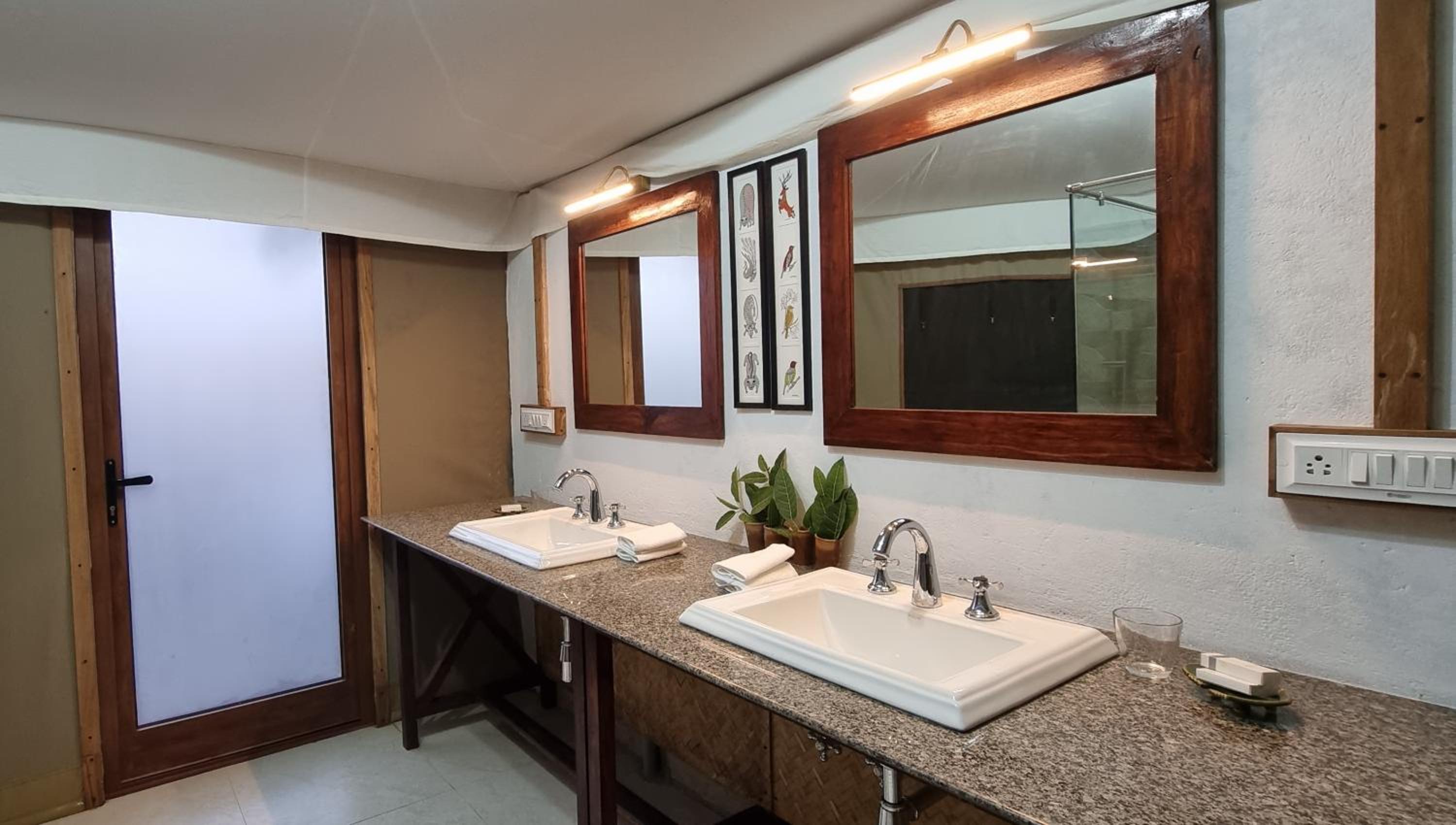 King Suite with Balcony photo 2