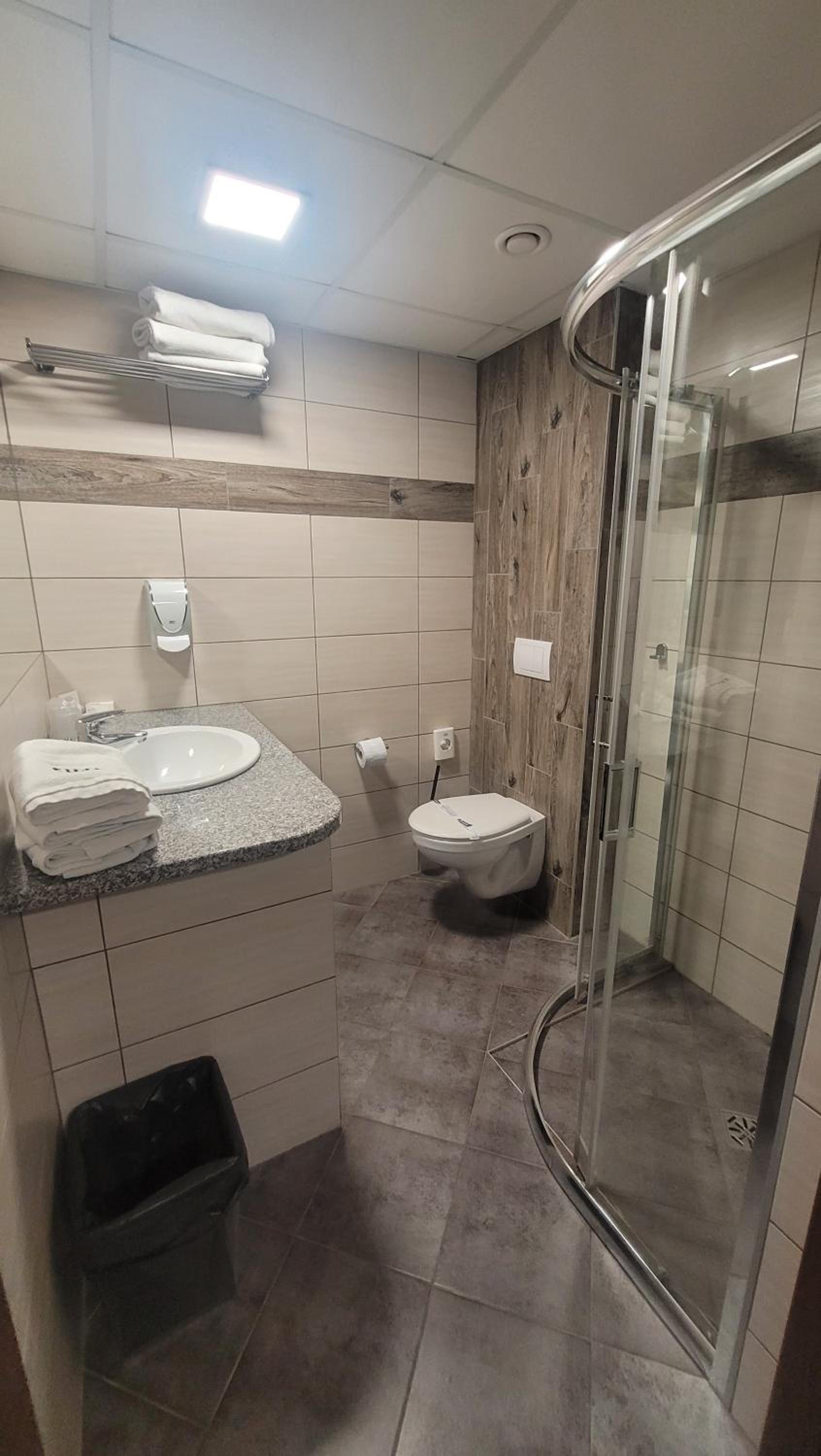 Deluxe Quadruple Room - Photo 4