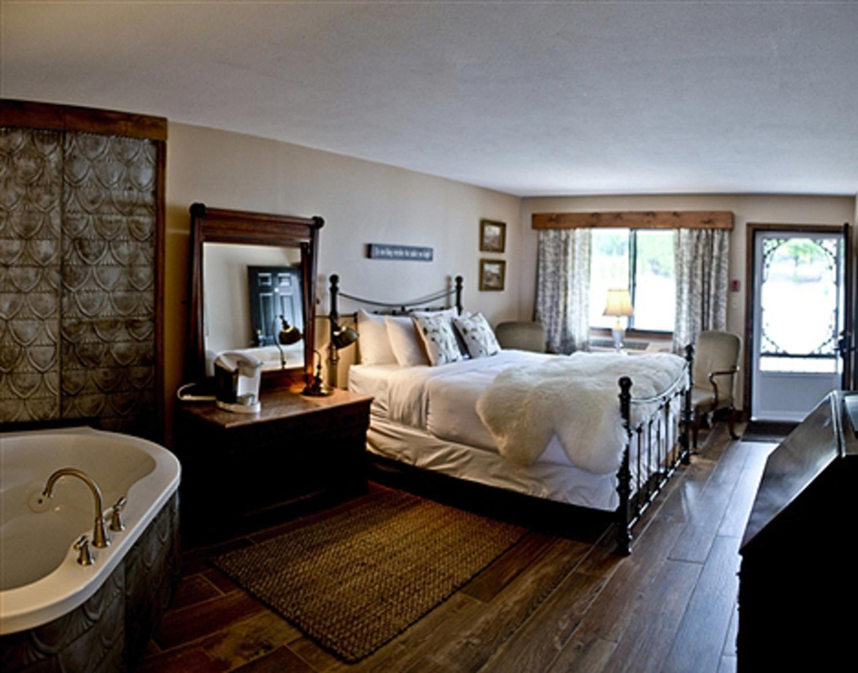 Deluxe Queen Room