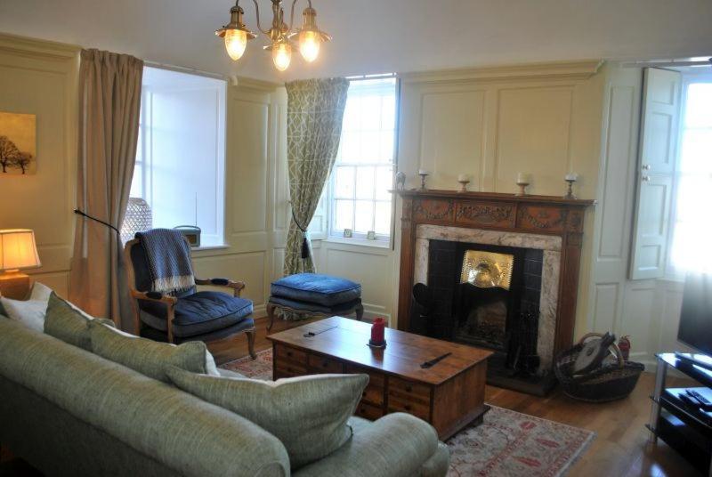 Three-Bedroom House photo 3