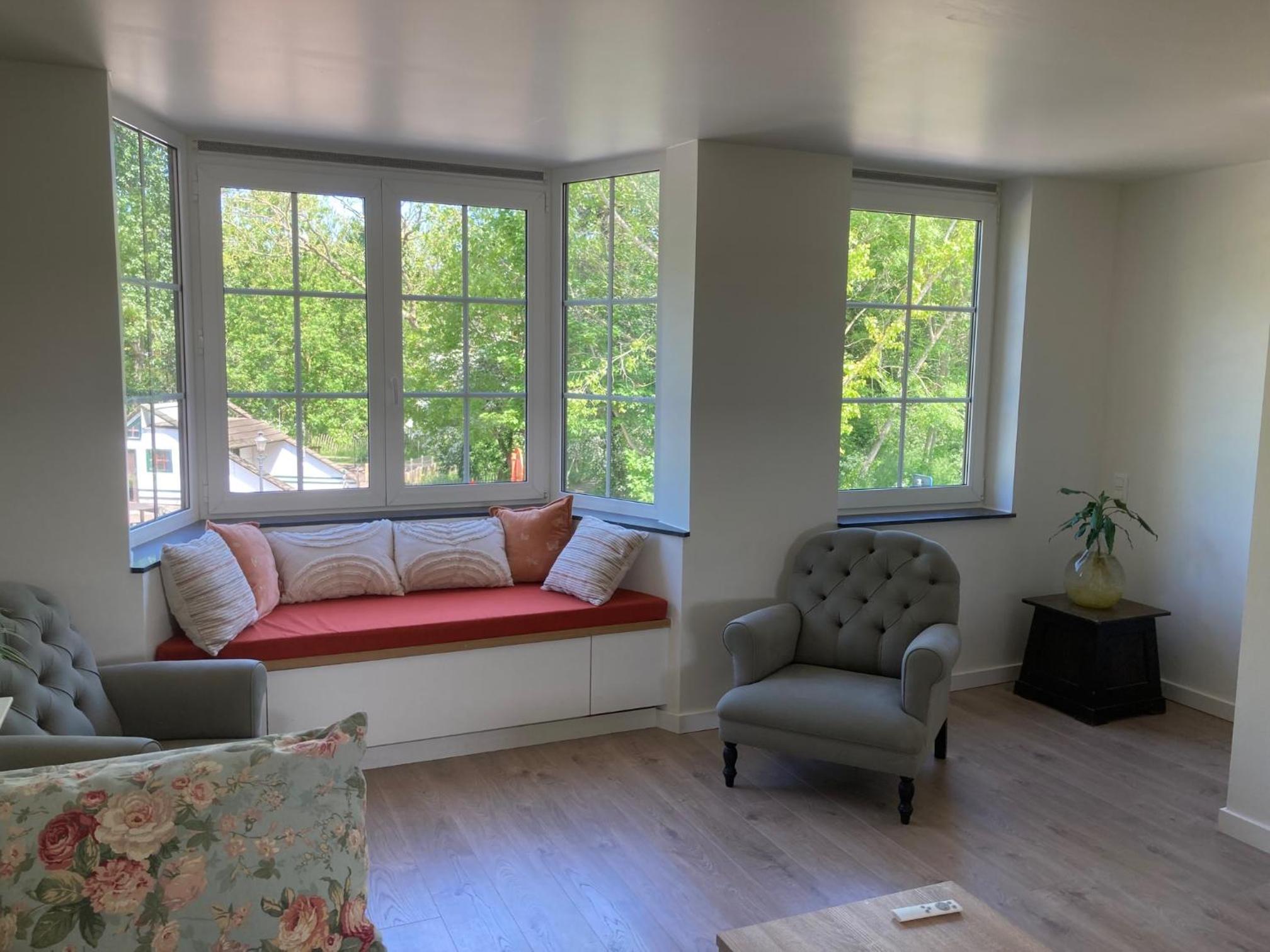 Apartment with Balcony photo 3