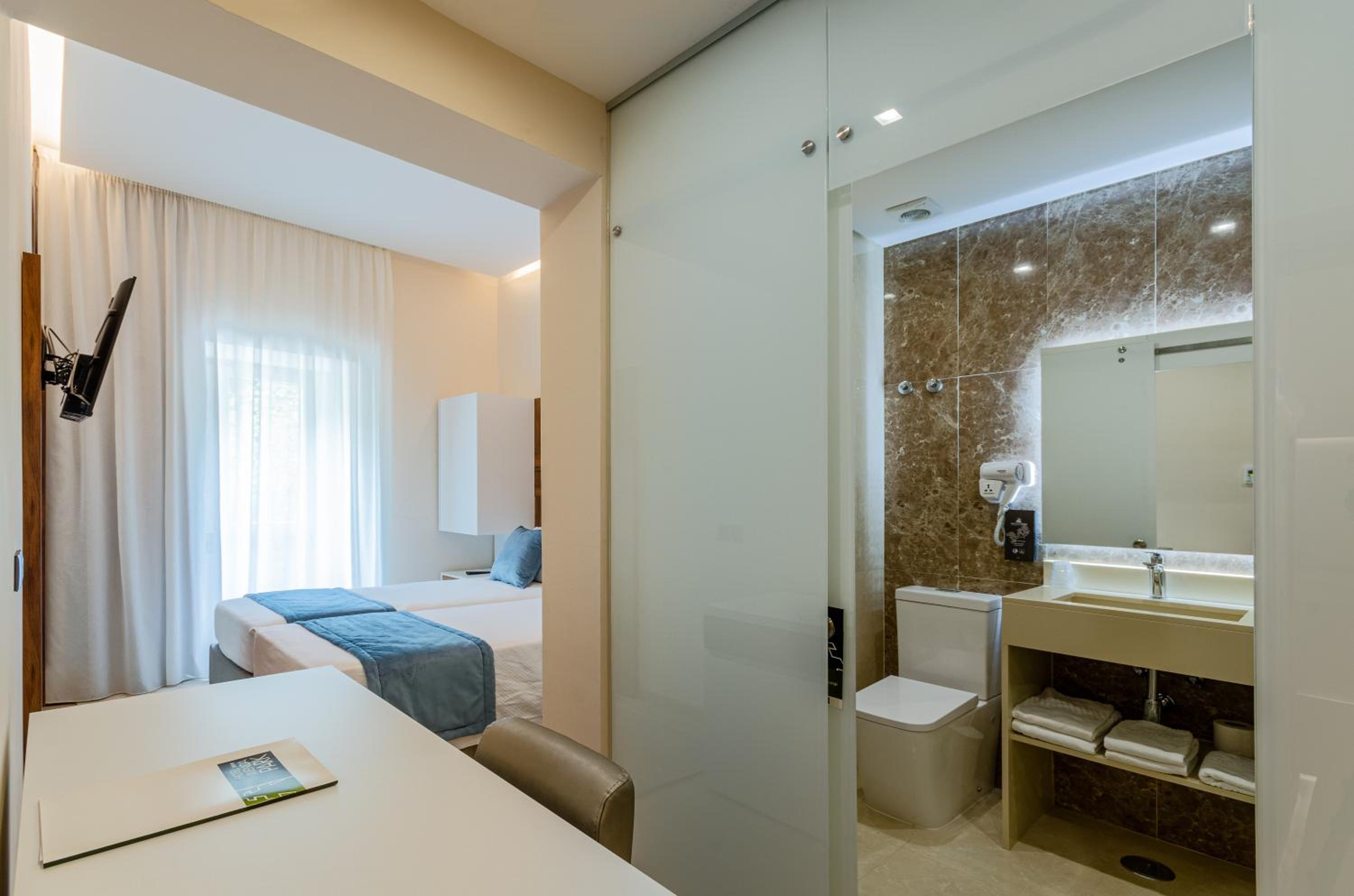 Superior Twin Room - Photo 6