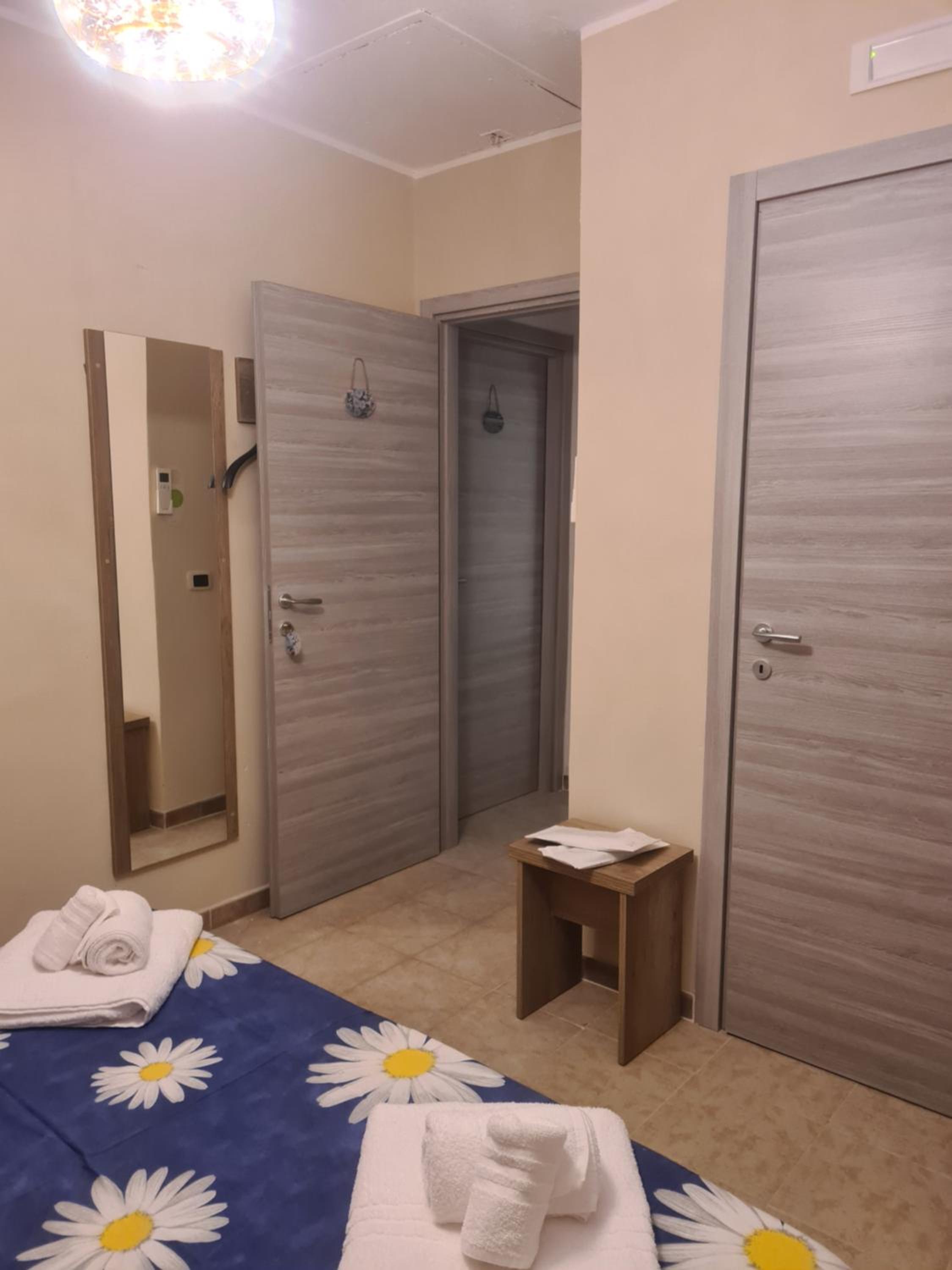 Small Double Room photo 2