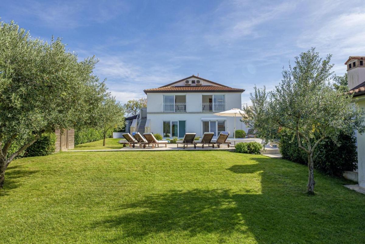 Villa with Private Pool photo 3