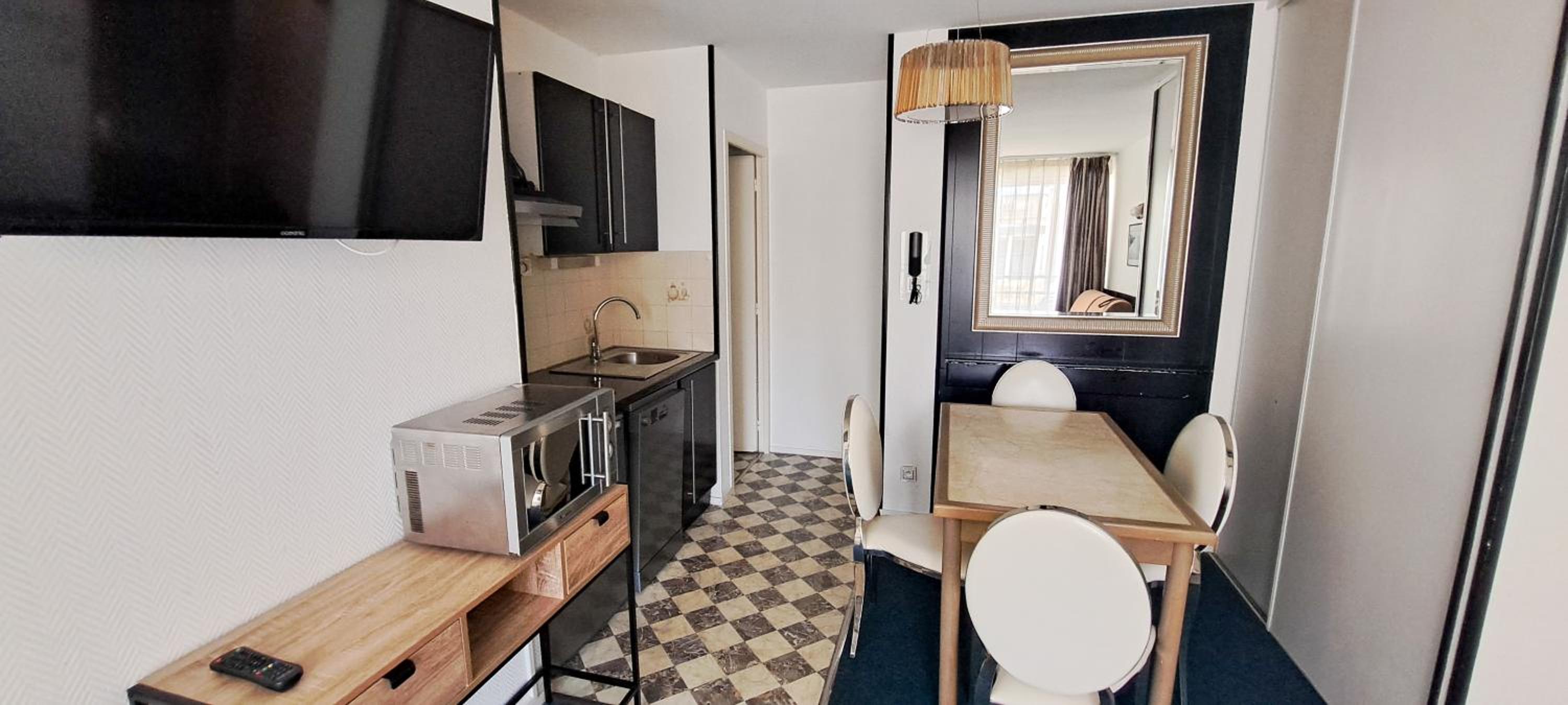 One-Bedroom Apartment photo 2
