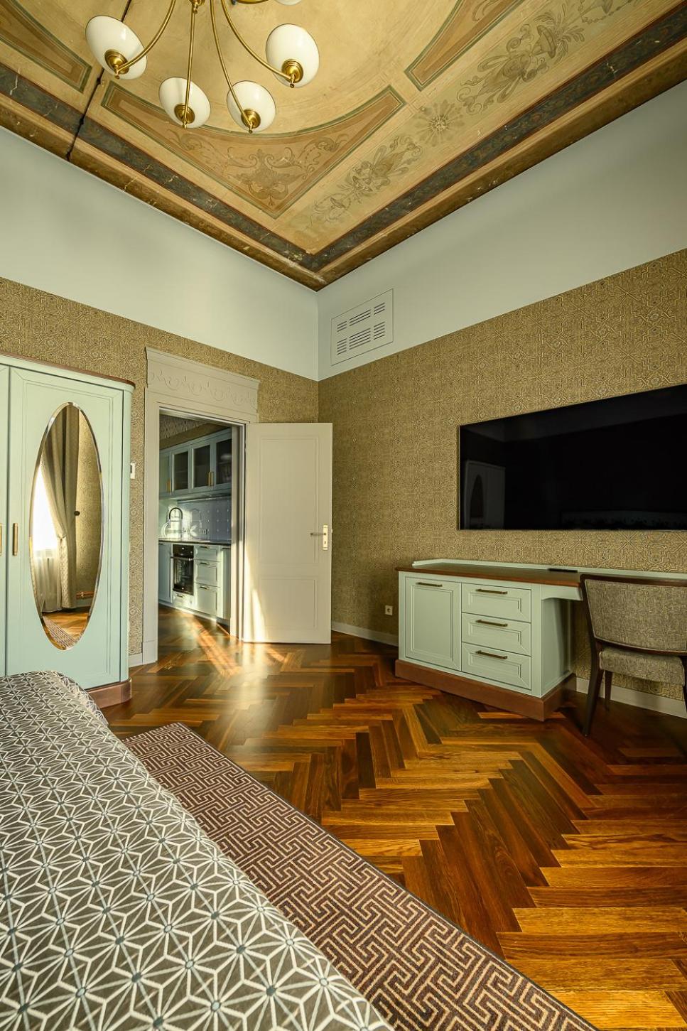 Two-Bedroom Apartment - Photo 22