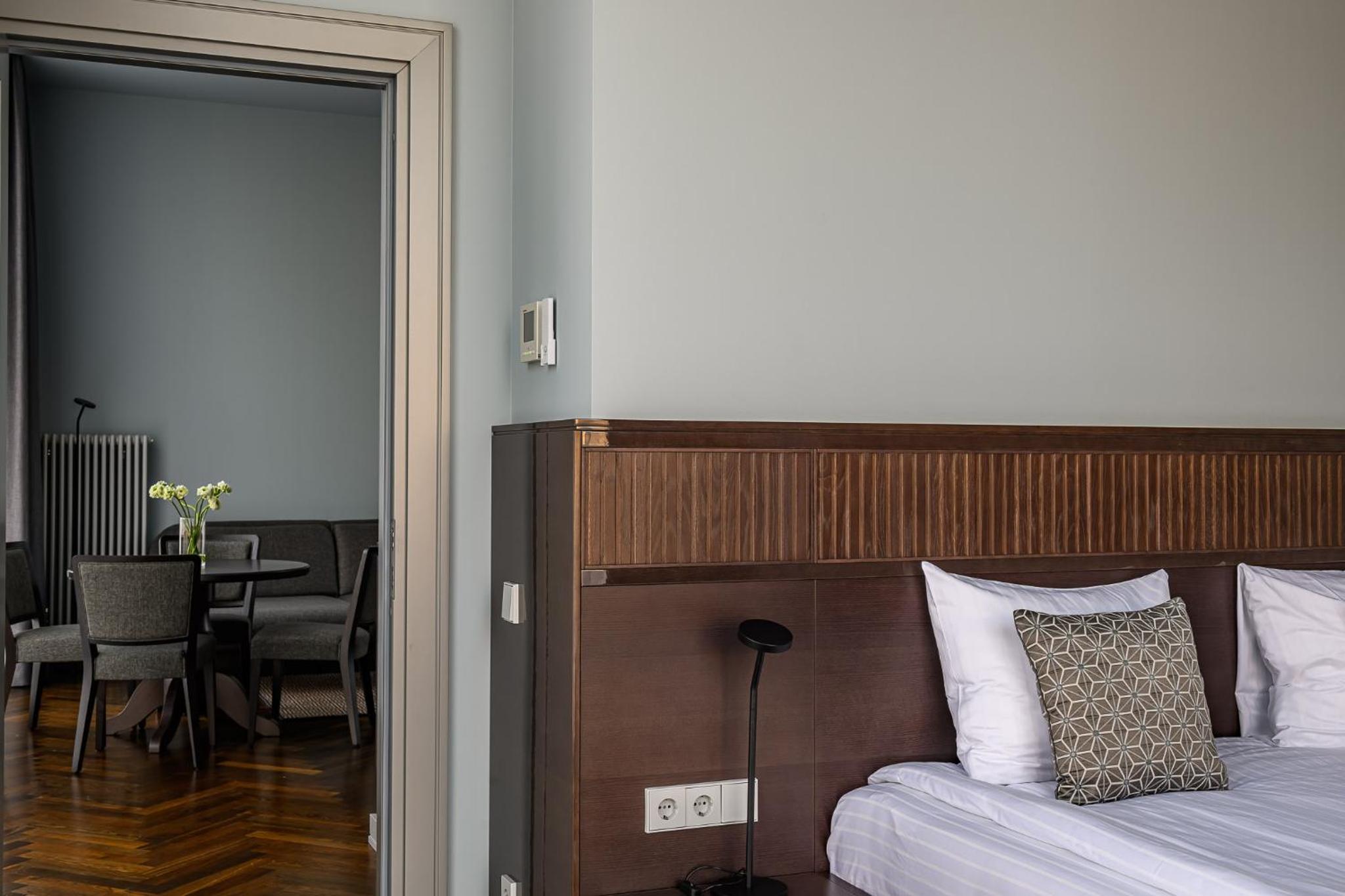 One-Bedroom Apartment - Photo 2