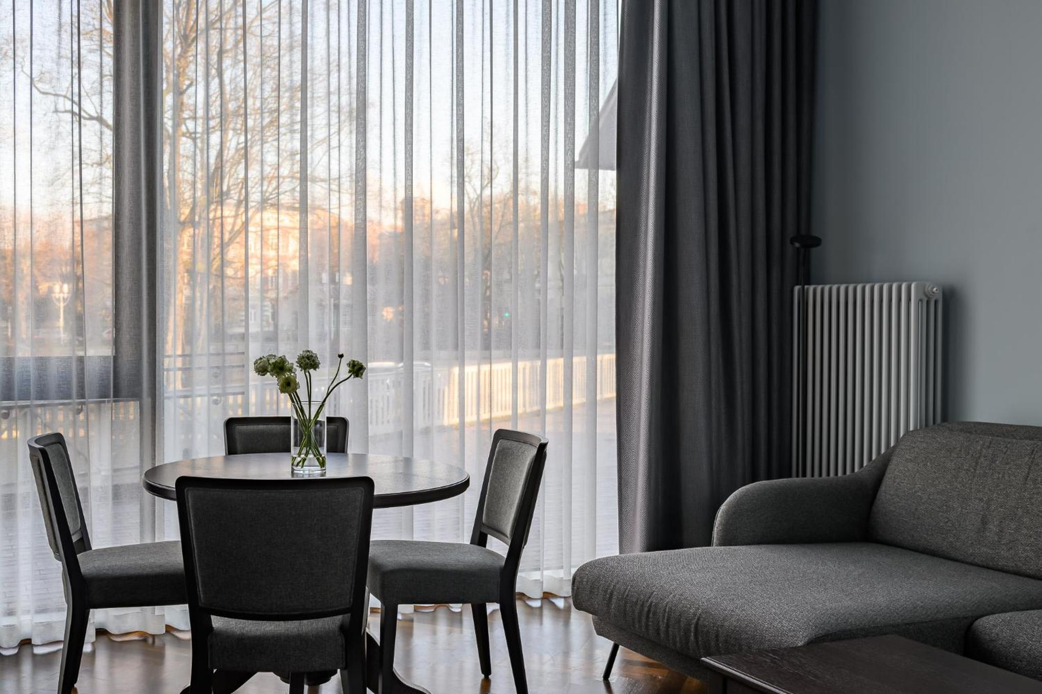 One-Bedroom Apartment - Photo 5