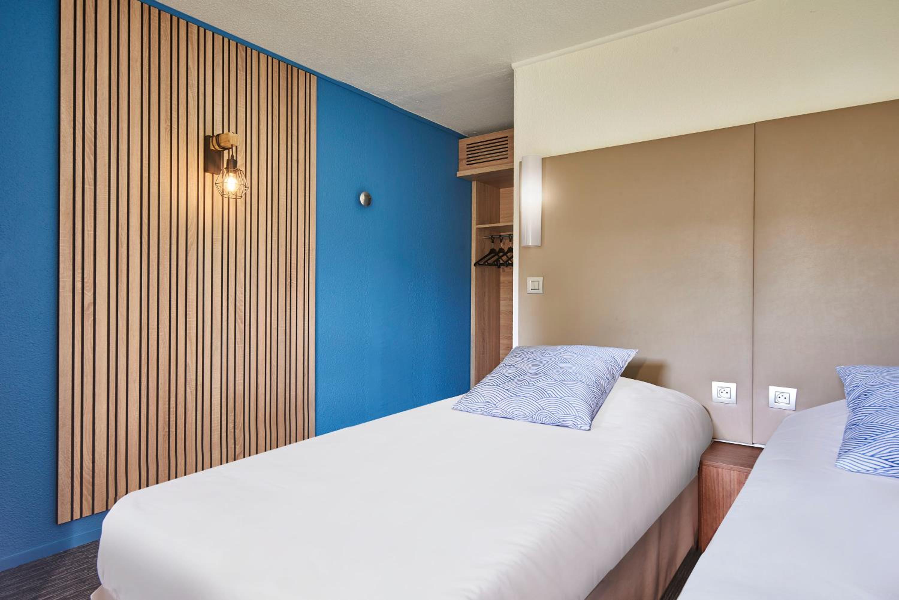 Standard Twin Room - Photo 6