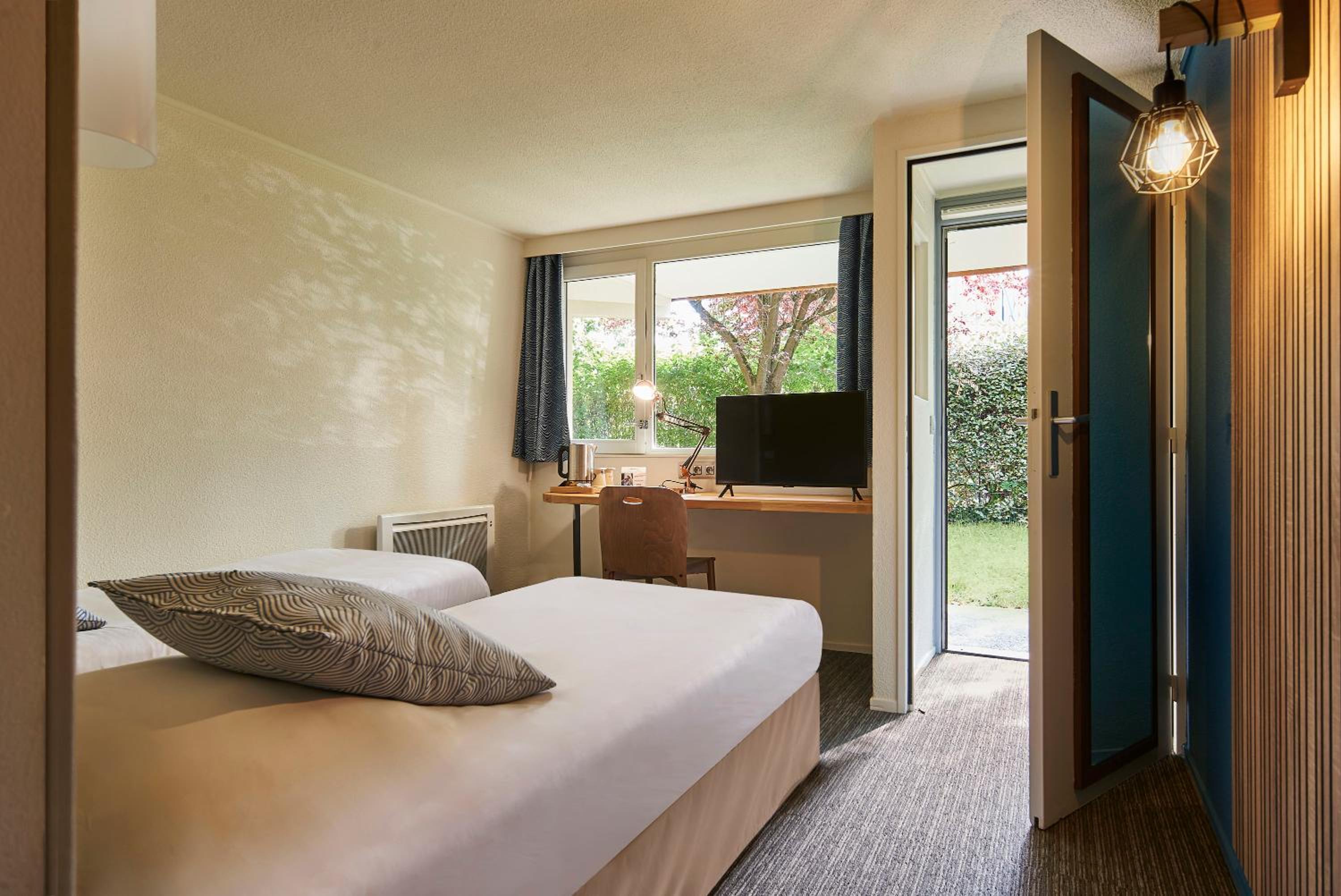 Standard Twin Room - Photo 5
