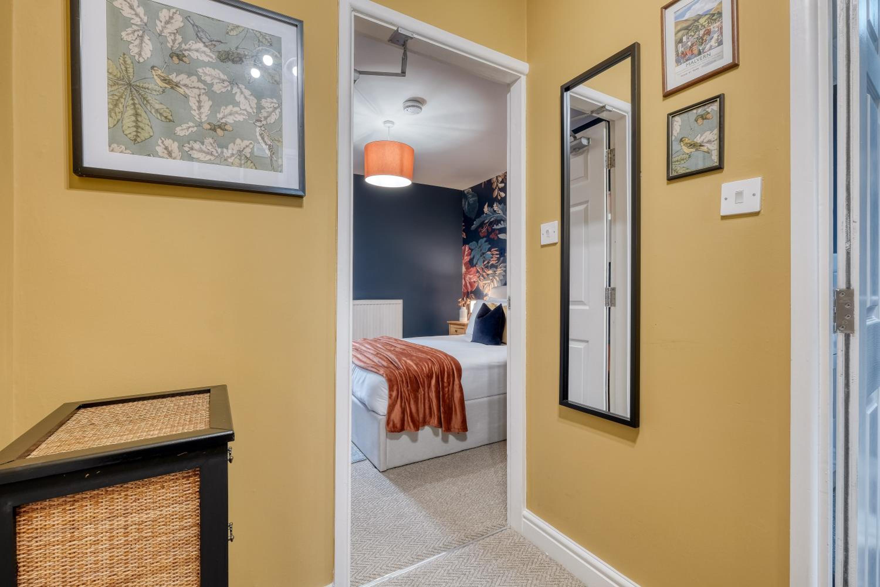 One-Bedroom Apartment photo 2