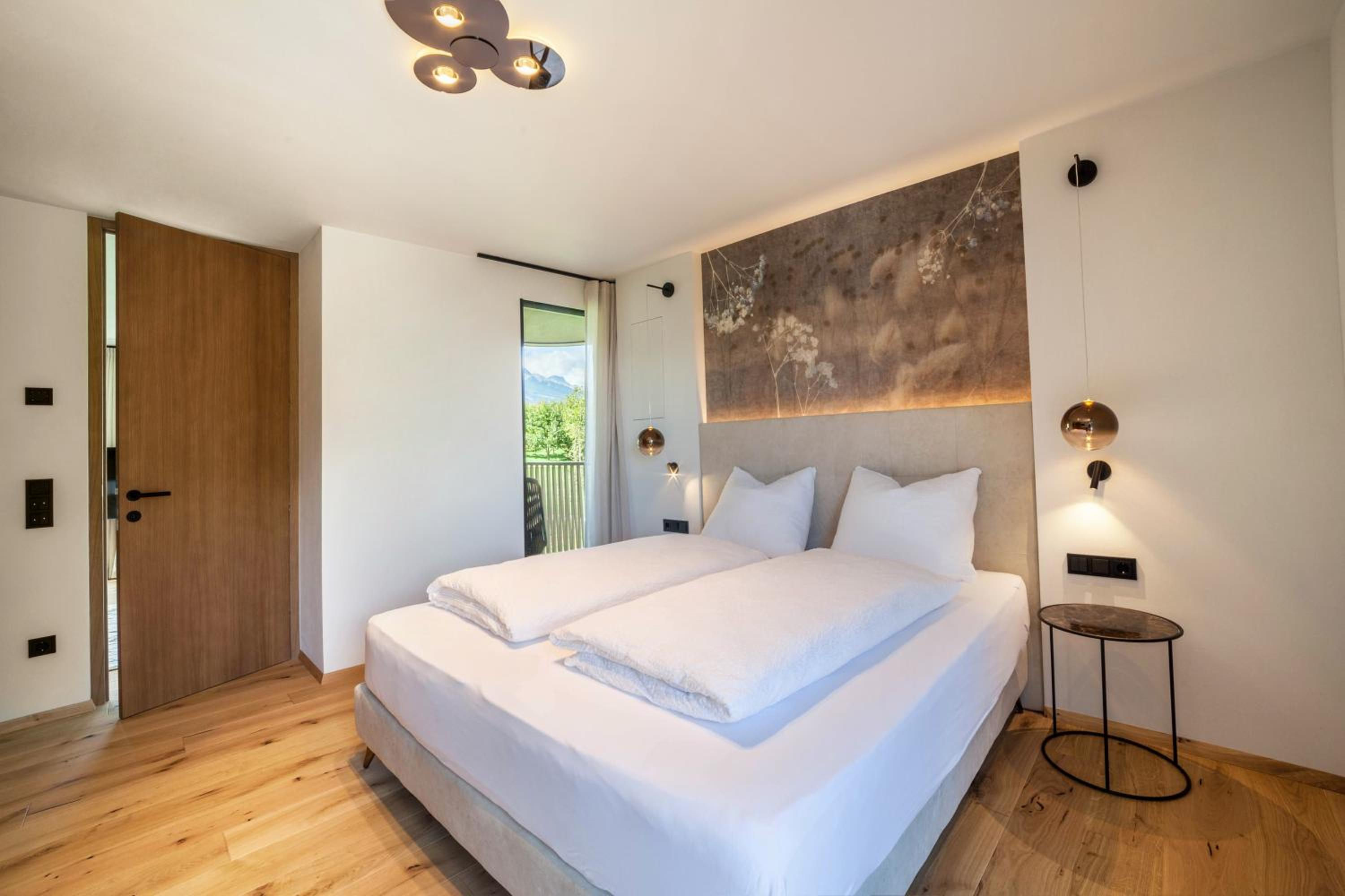 Superior One-Bedroom Apartment with Balcony