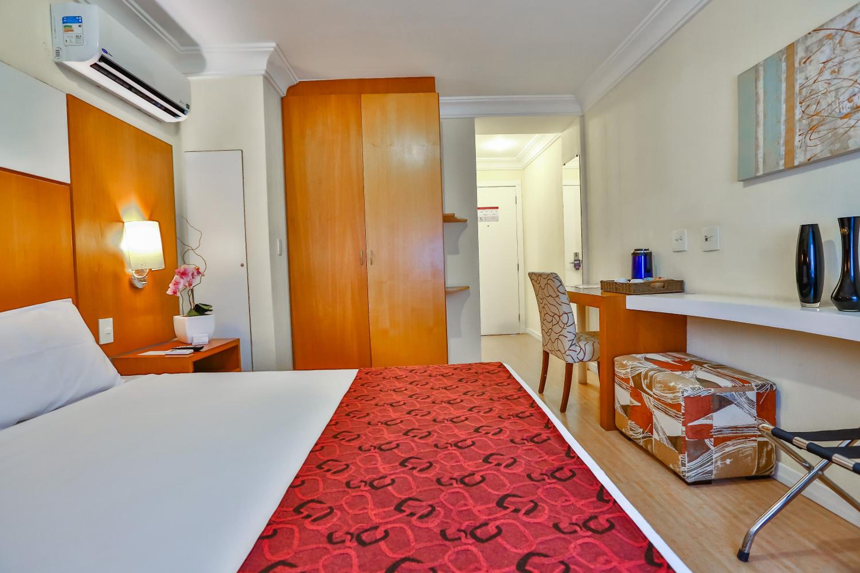 Standard King Room - Photo 4