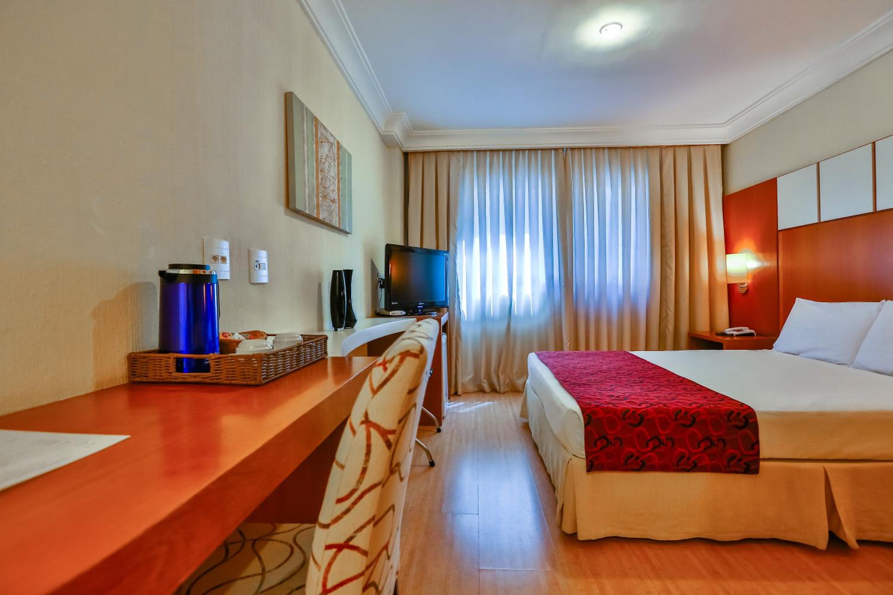 Standard King Room - Photo 5