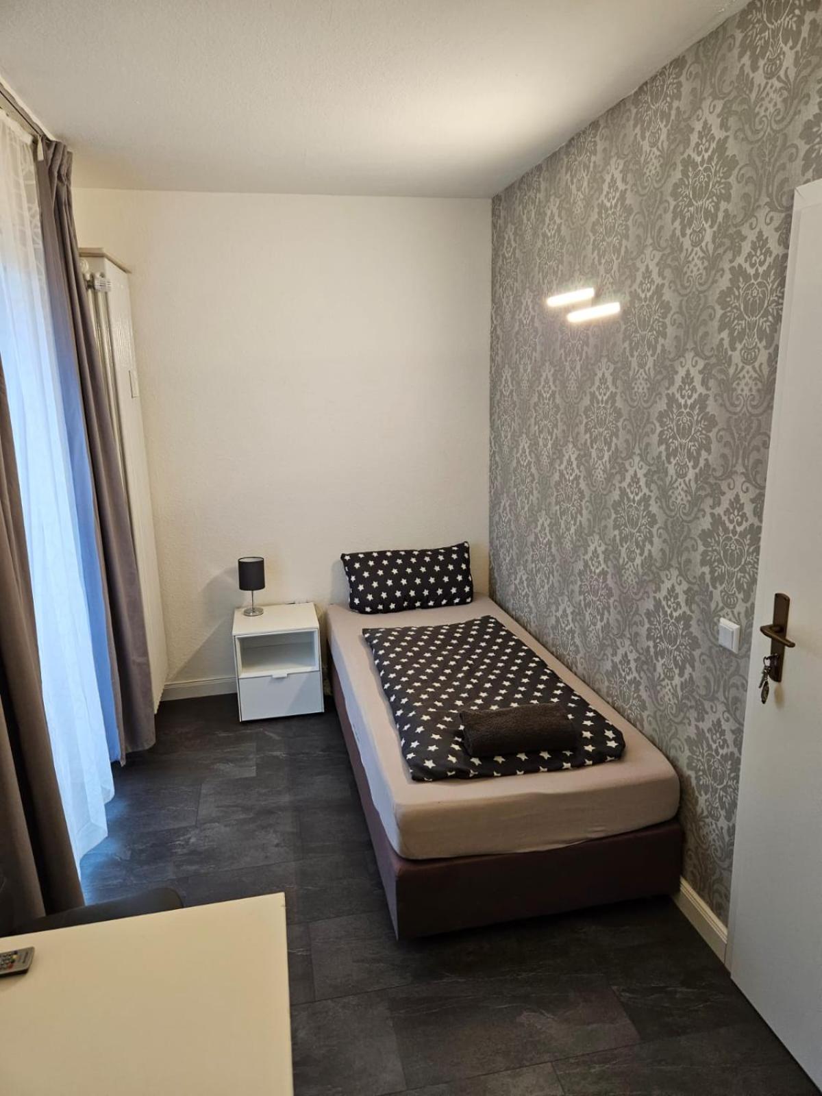 Single Room photo 2