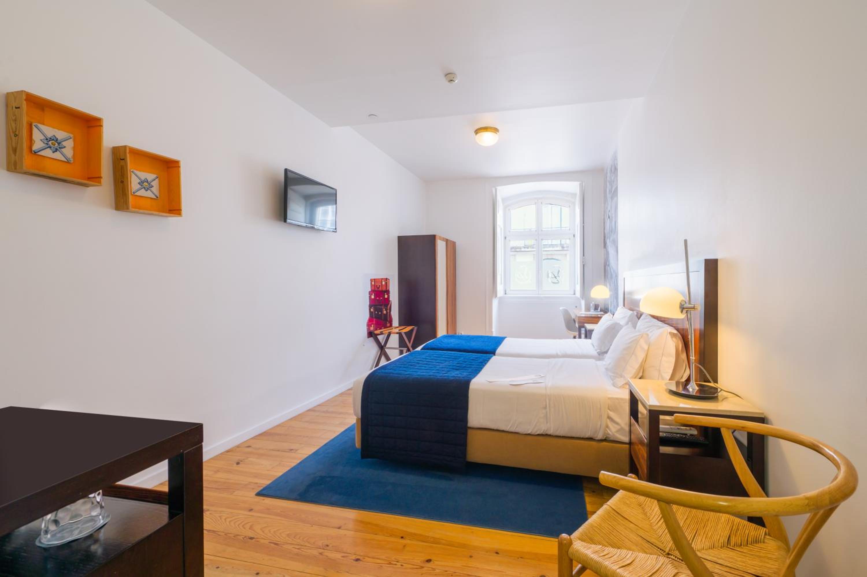 Twin Room with Street View