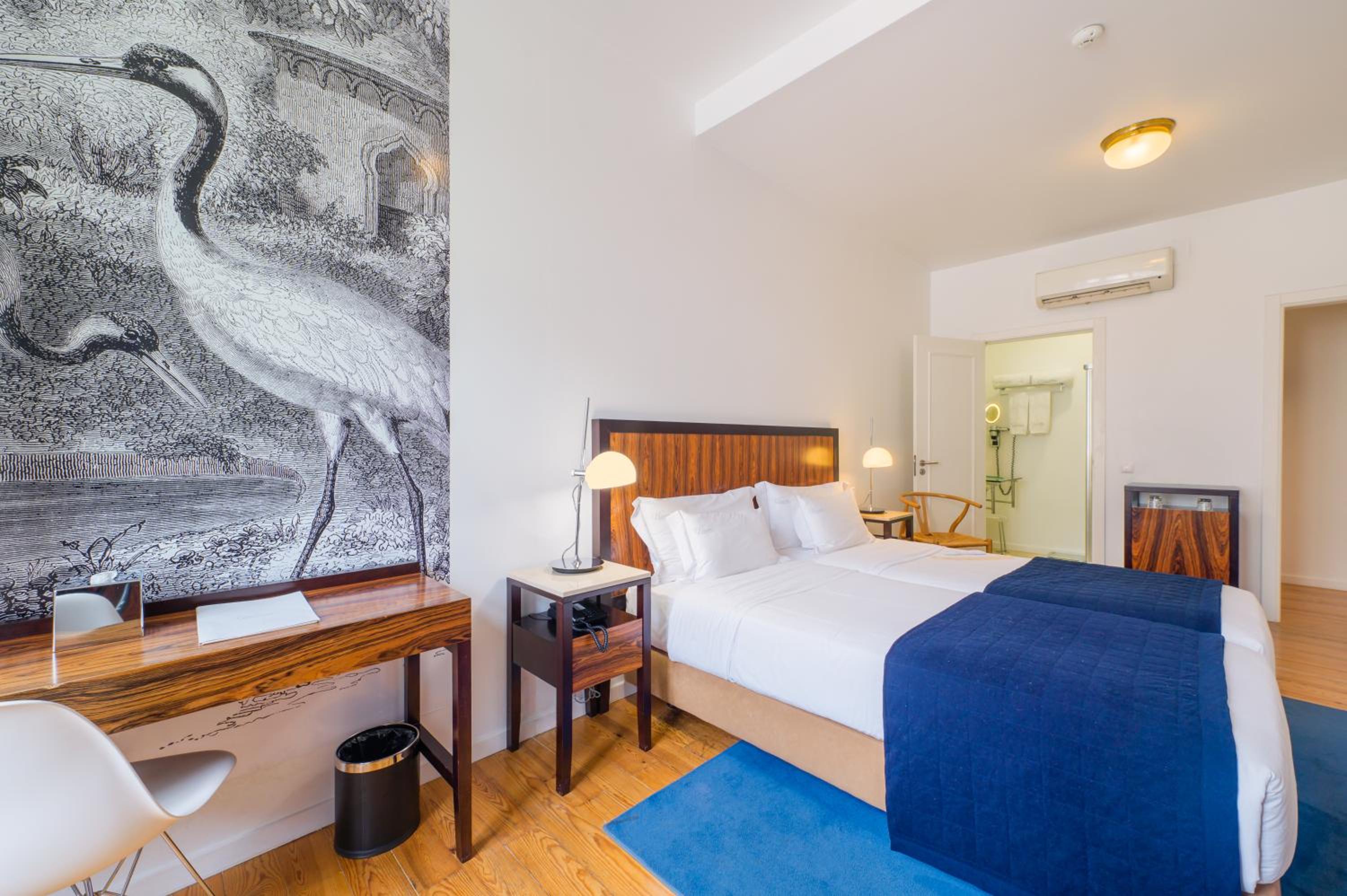 Twin Room with Street View