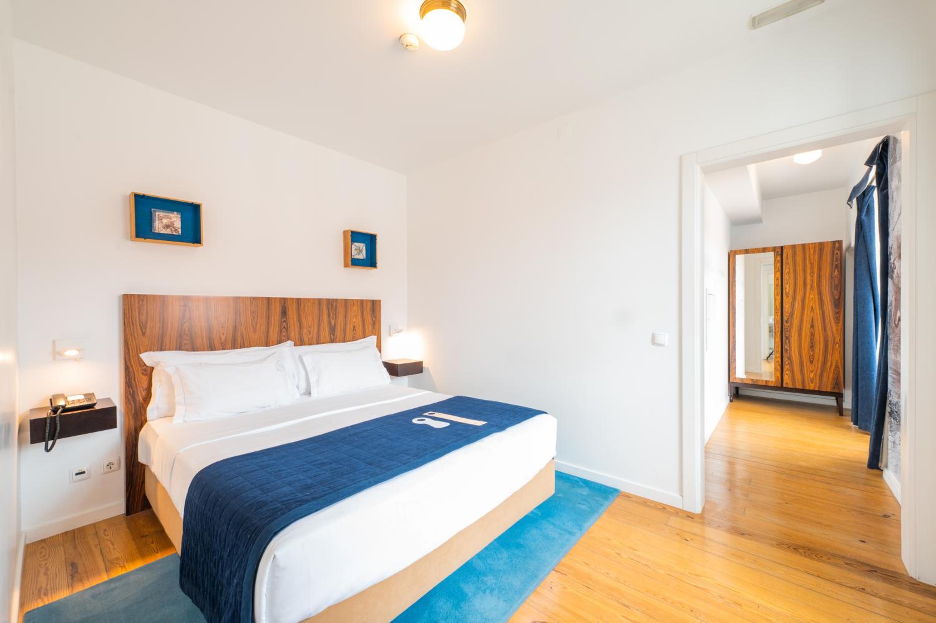 Premier Double Room thumbnail 5