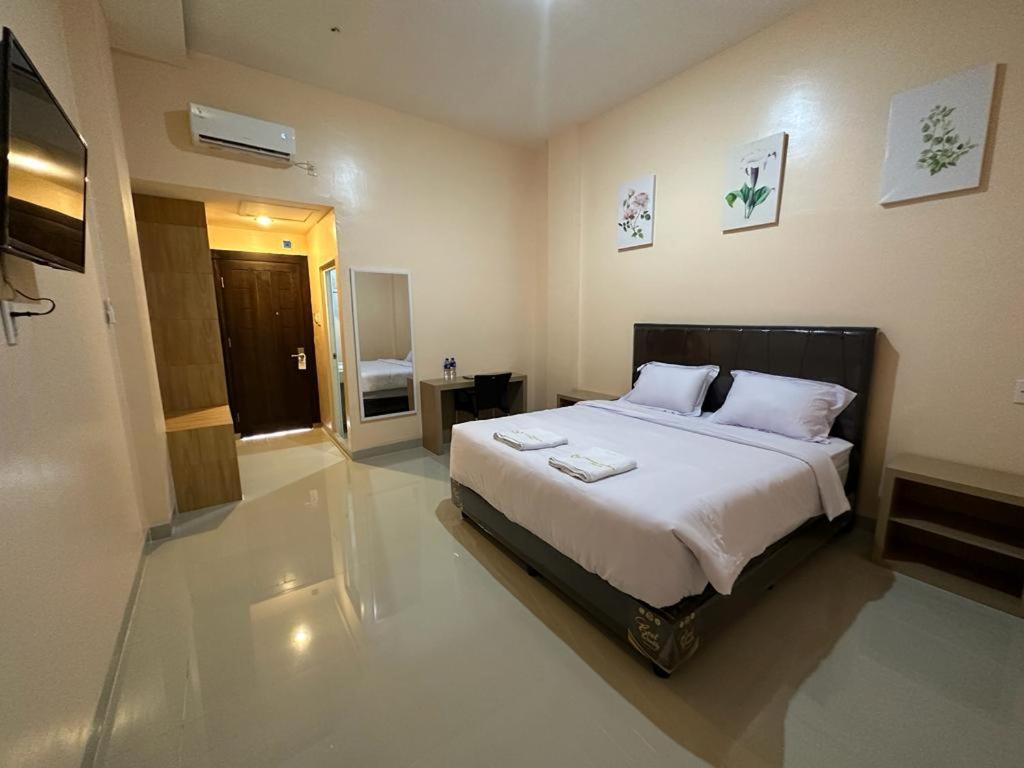 Deluxe King Room photo 1